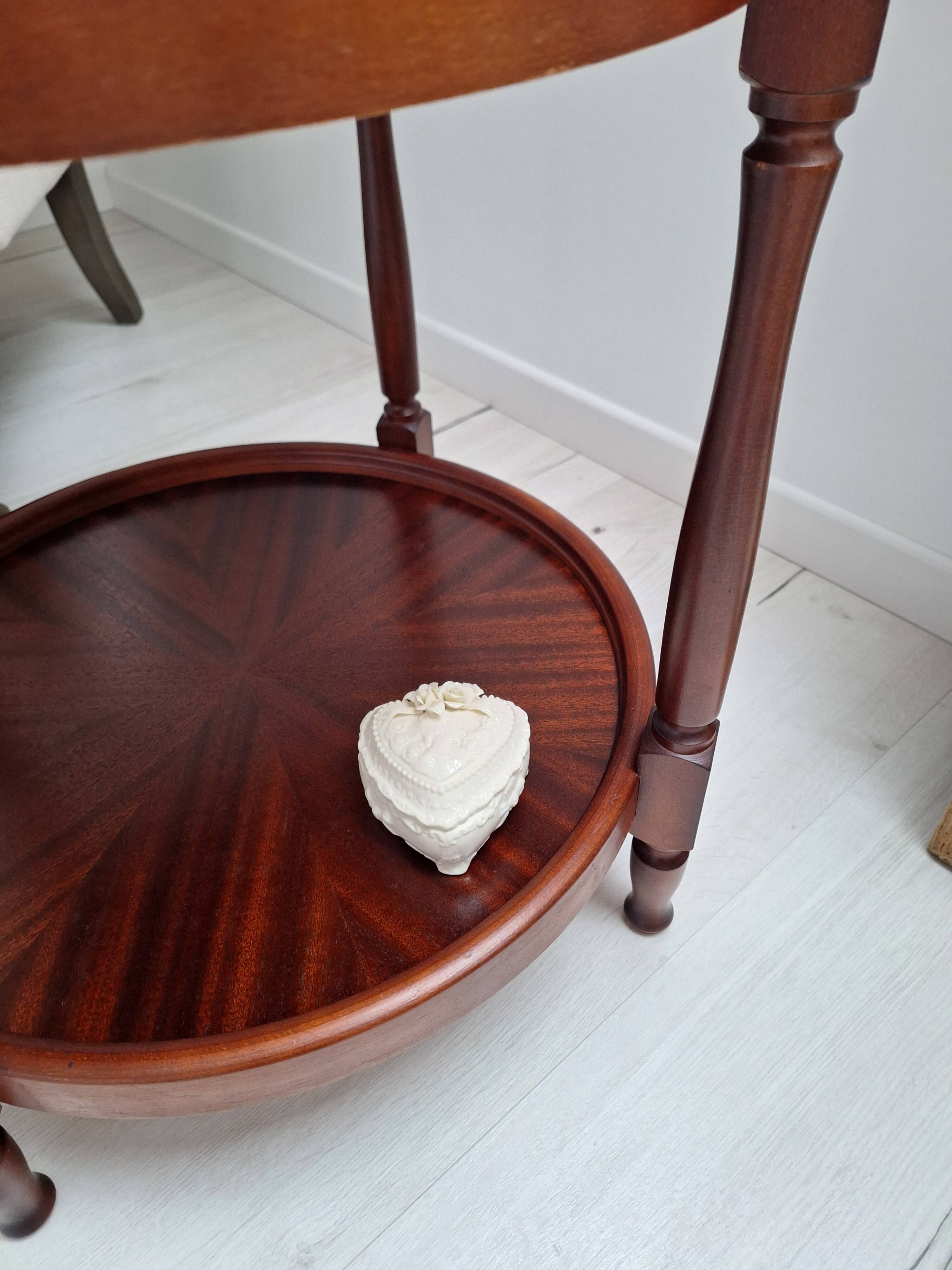 Coffee table / Side table / Round wooden end table