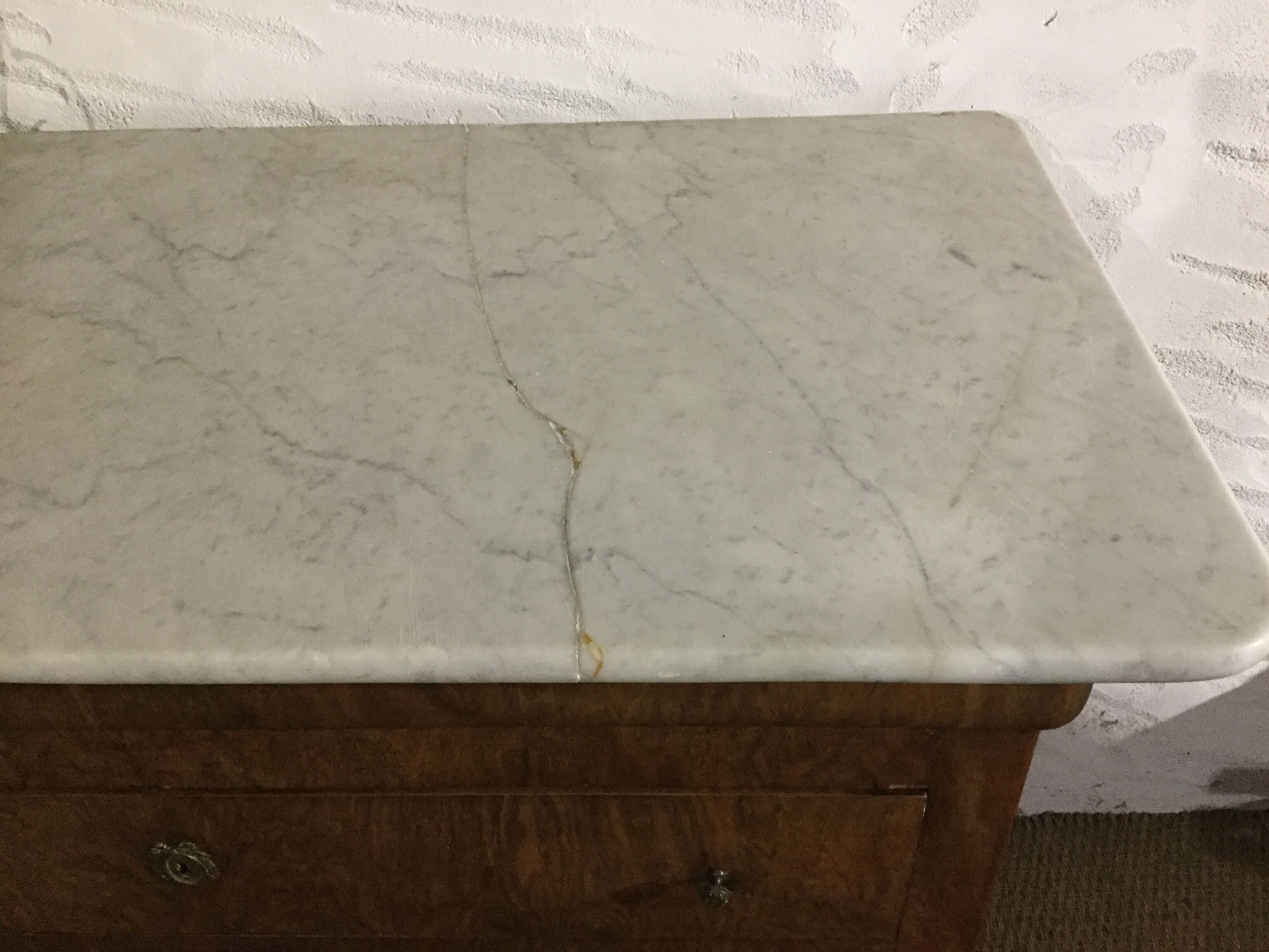 Ancient chest of drawers