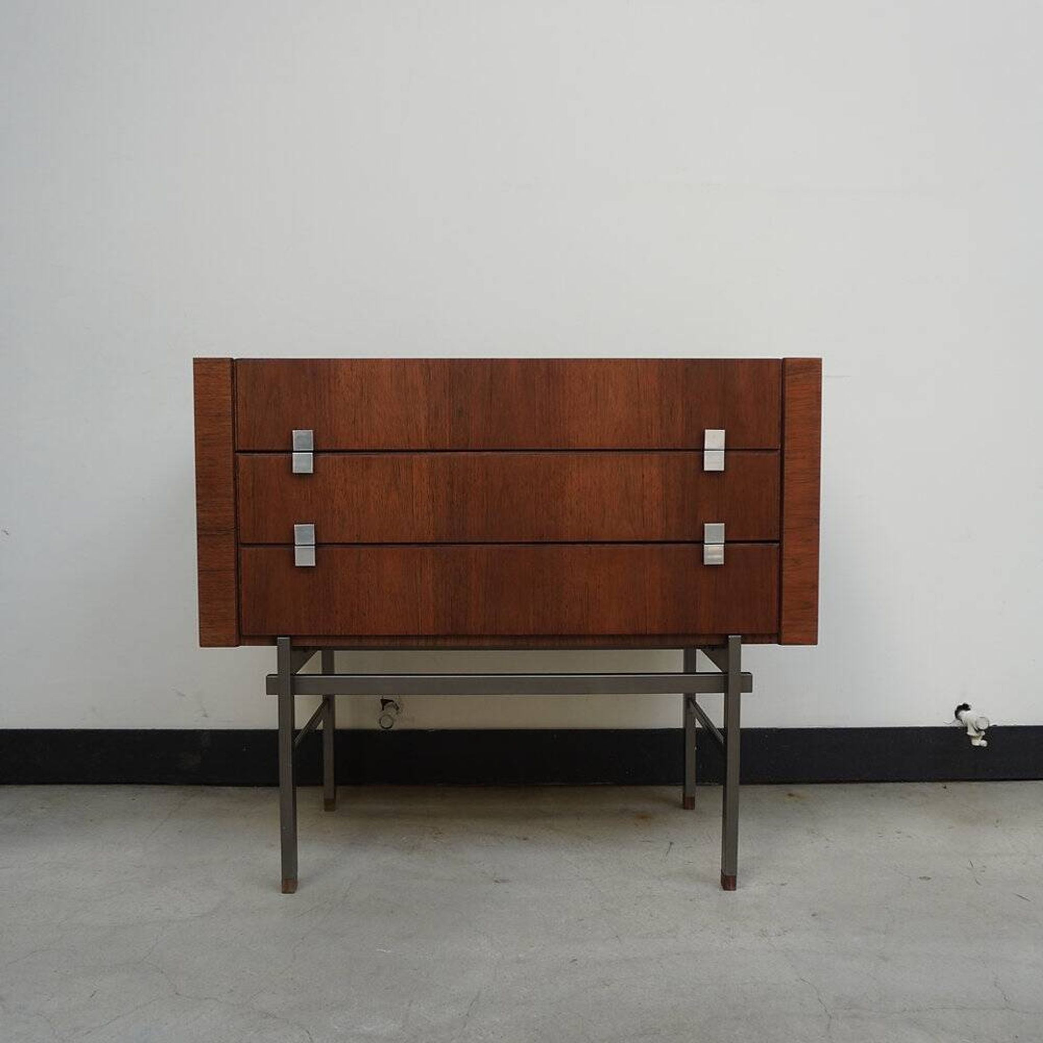 Commode par Louis van Teeffelen pour Webe, années 1960.