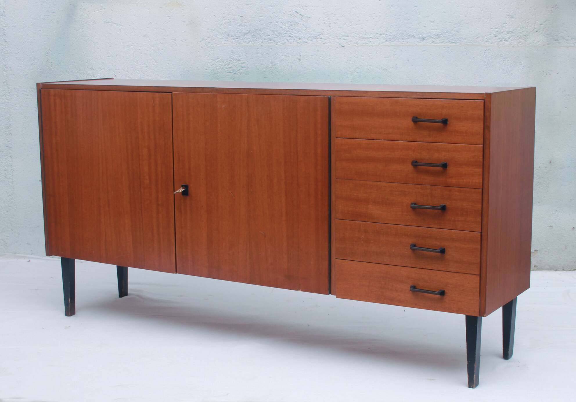 1960s sideboard with 5 drawers in walnut
