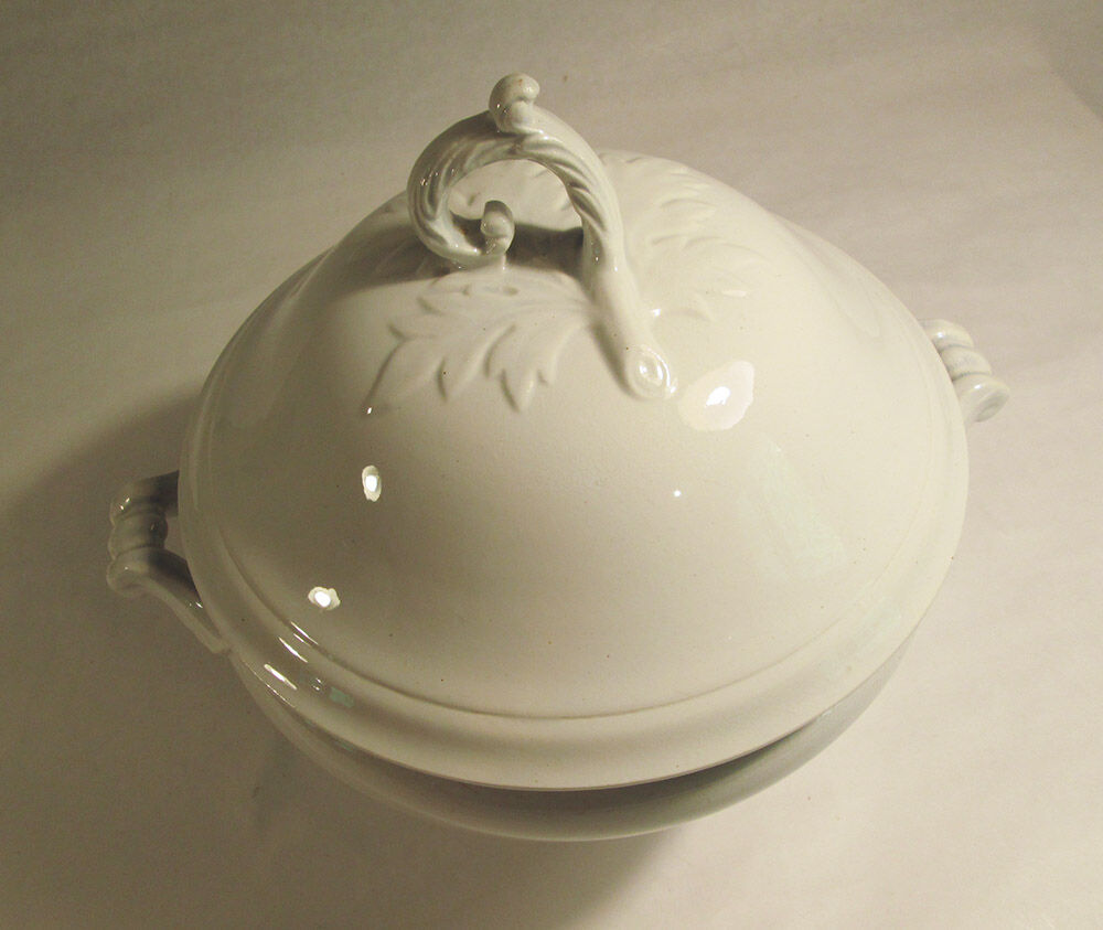 White soup pot Saint-Amand and Hamage