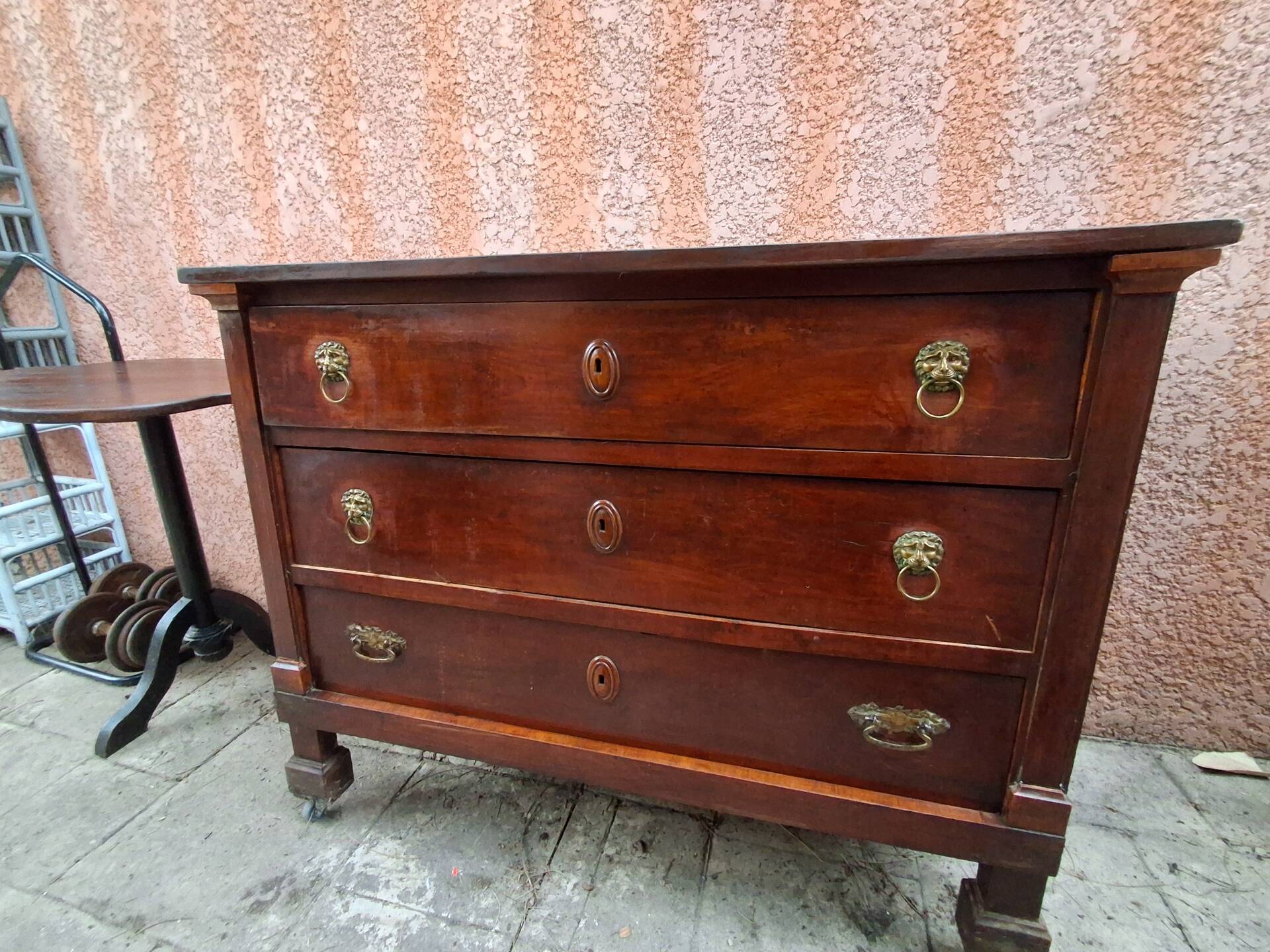 Mahogany chest of drawers
