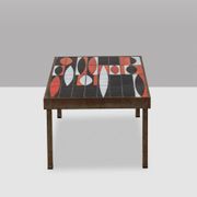 Capron. Table basse 'navette' en grès émaillé noir et rouge. Années 1960.