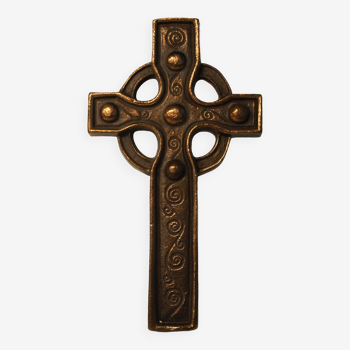 Celtic cross in bronze.