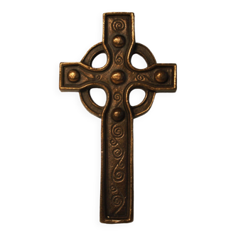 Celtic cross in bronze.