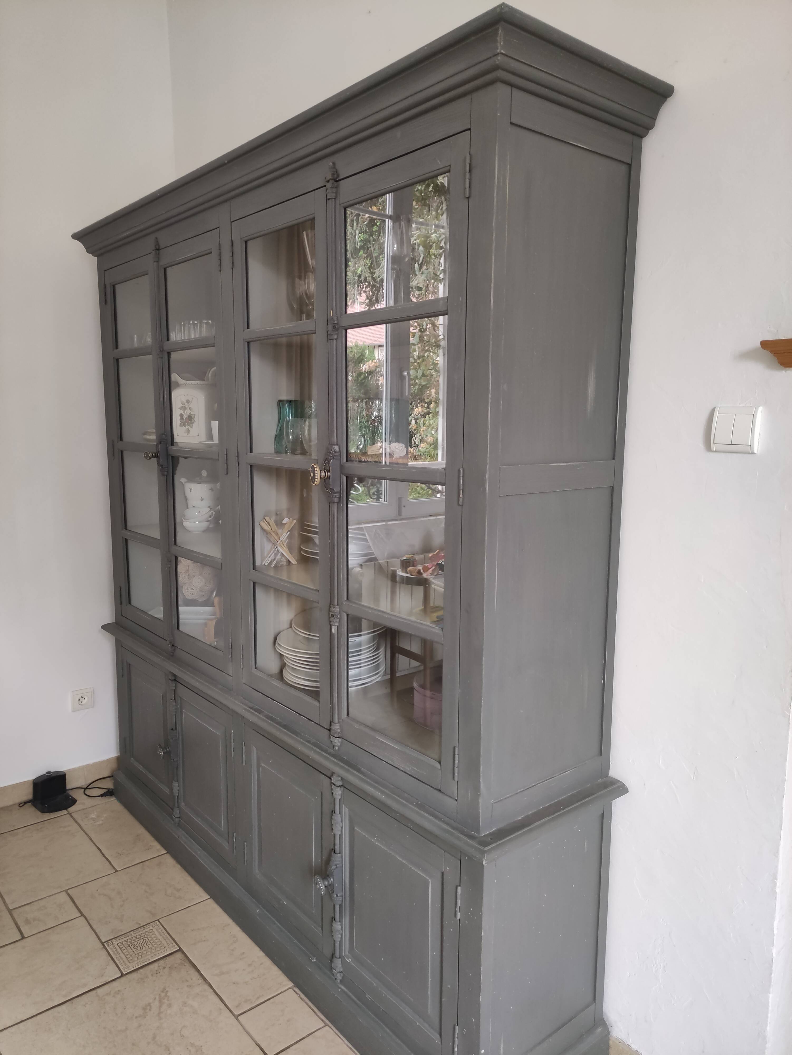 4-door cupboard buffet