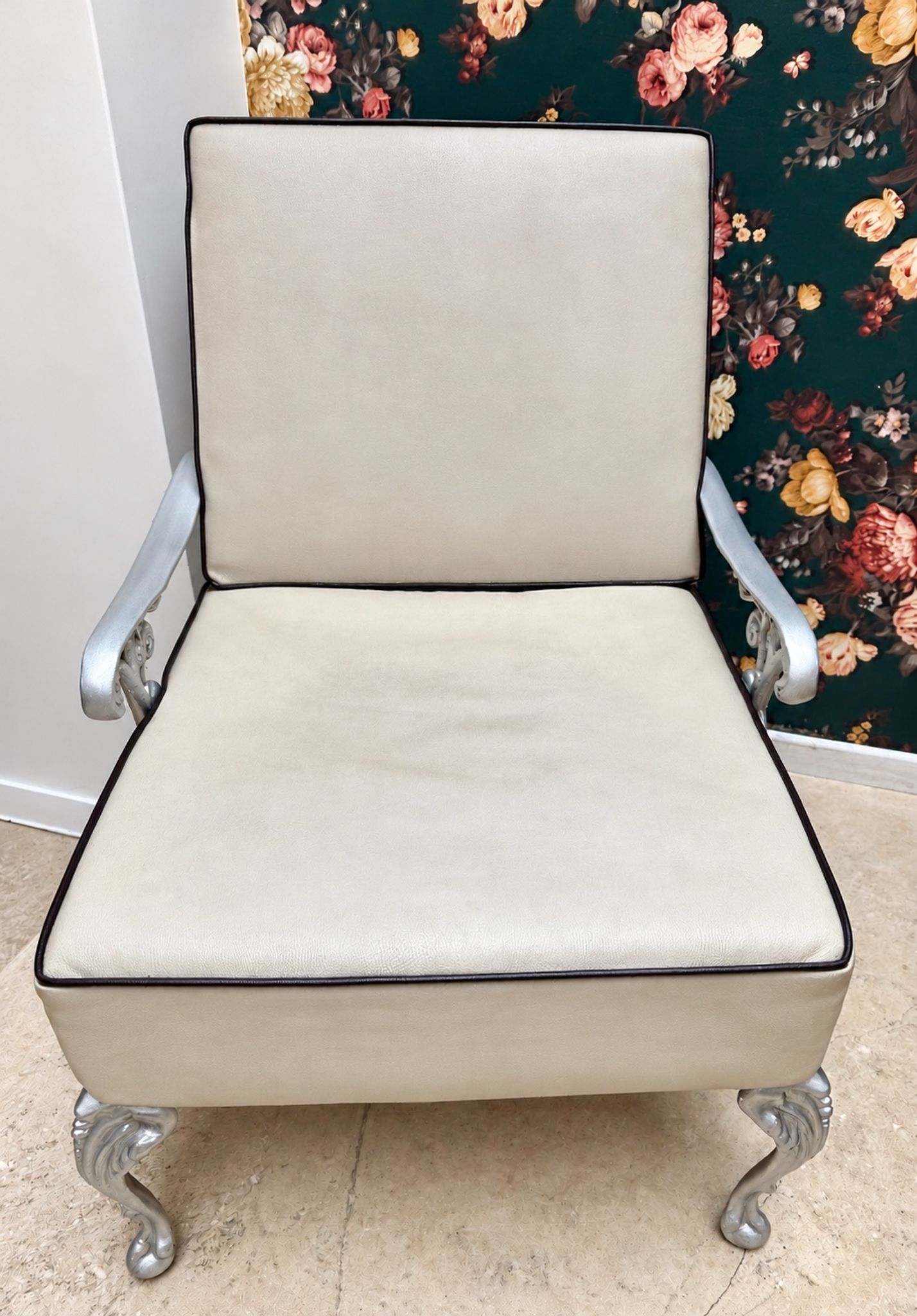 Pair of baroque design armchairs – Parisian hotel furniture