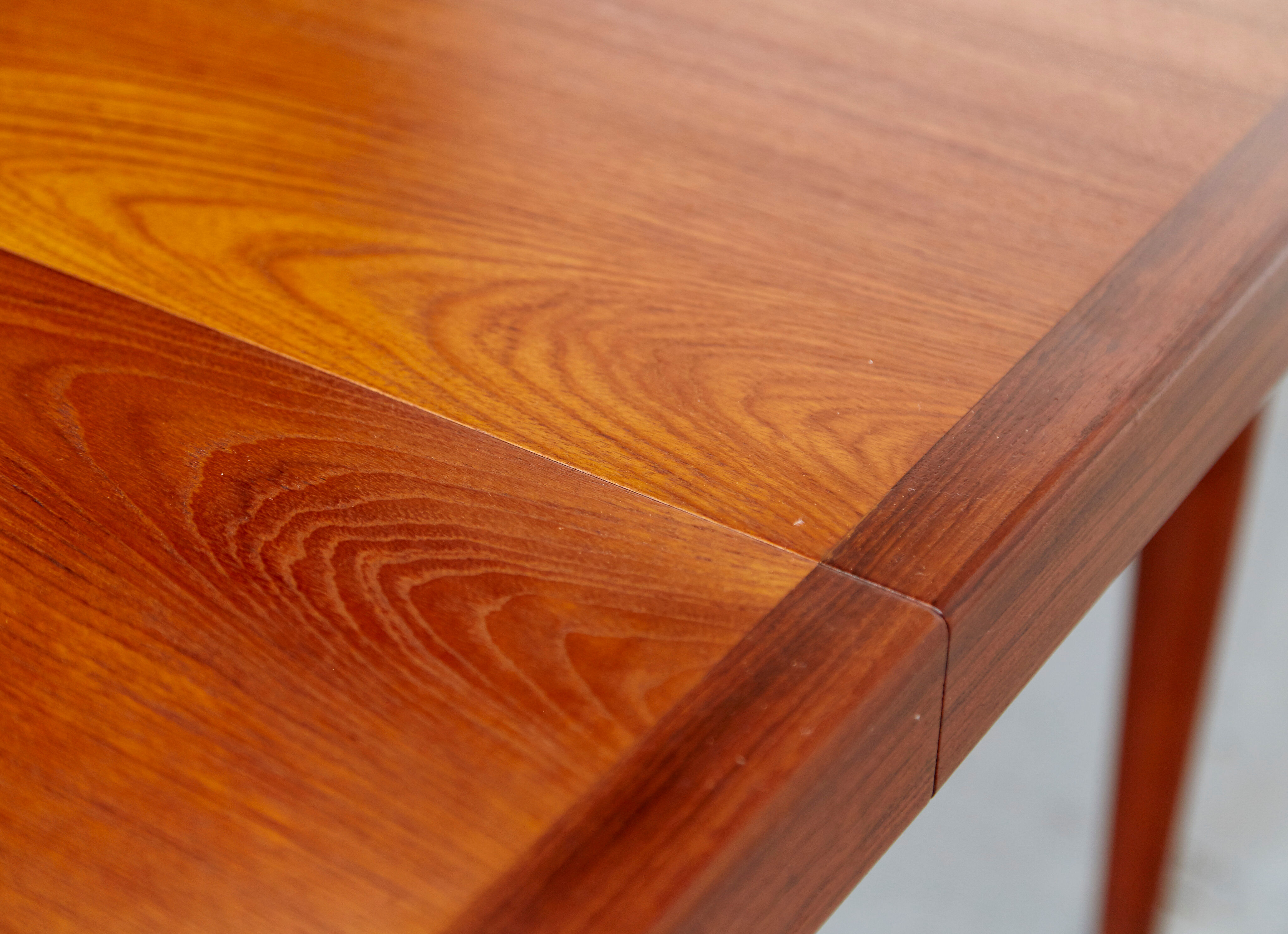 Table de salle à manger par Nanna Ditzel pour Saren Willadsen et chaises conçues par Kai Lyngfeldt-Larsen