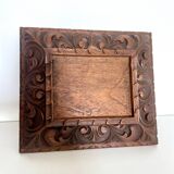 Cadre ancien sculpté à la main en bois de cèdre 21,5 cm x 19 cm
