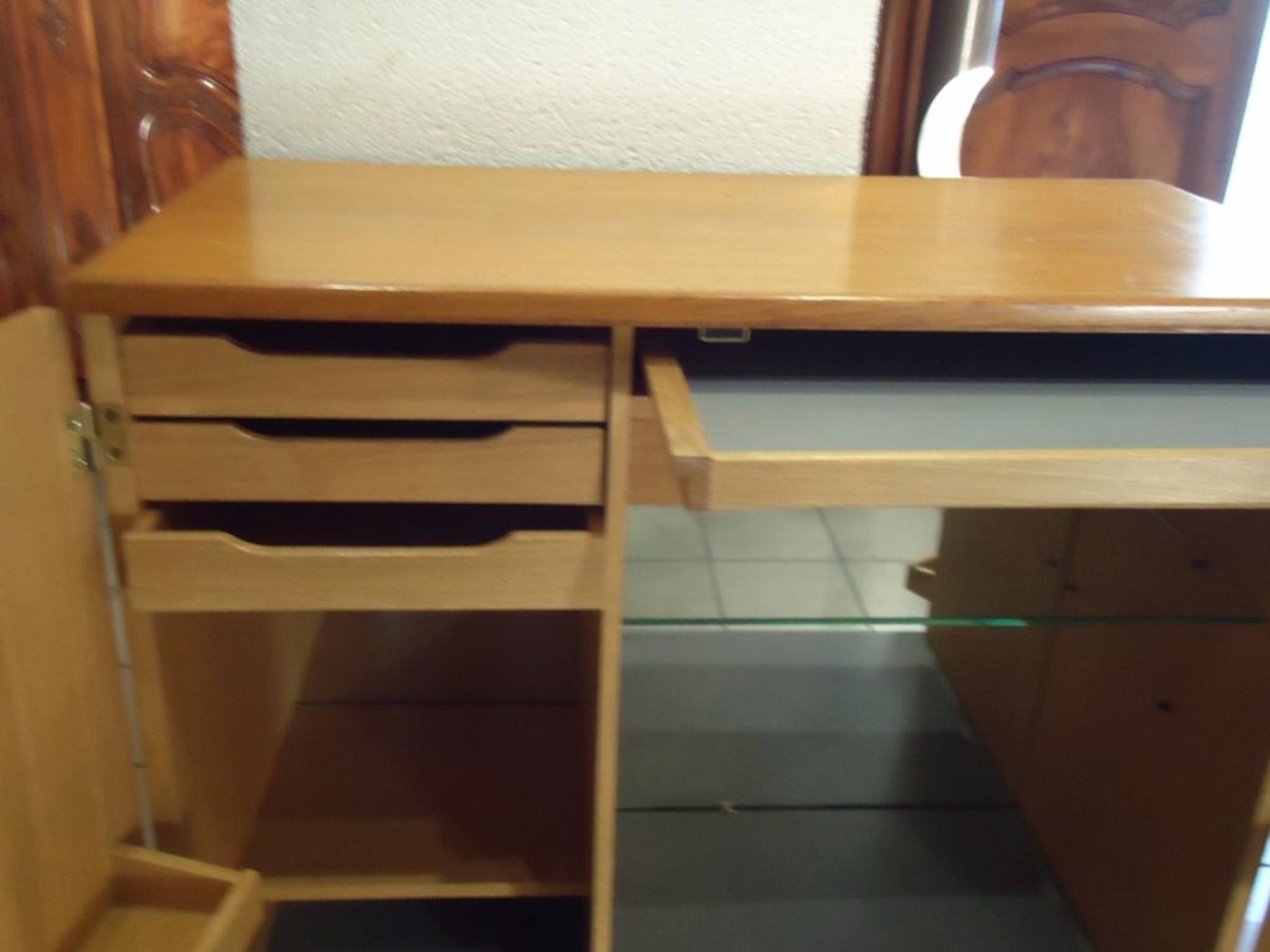 Meuble bar s'ouvrant à 2 portes années 50.