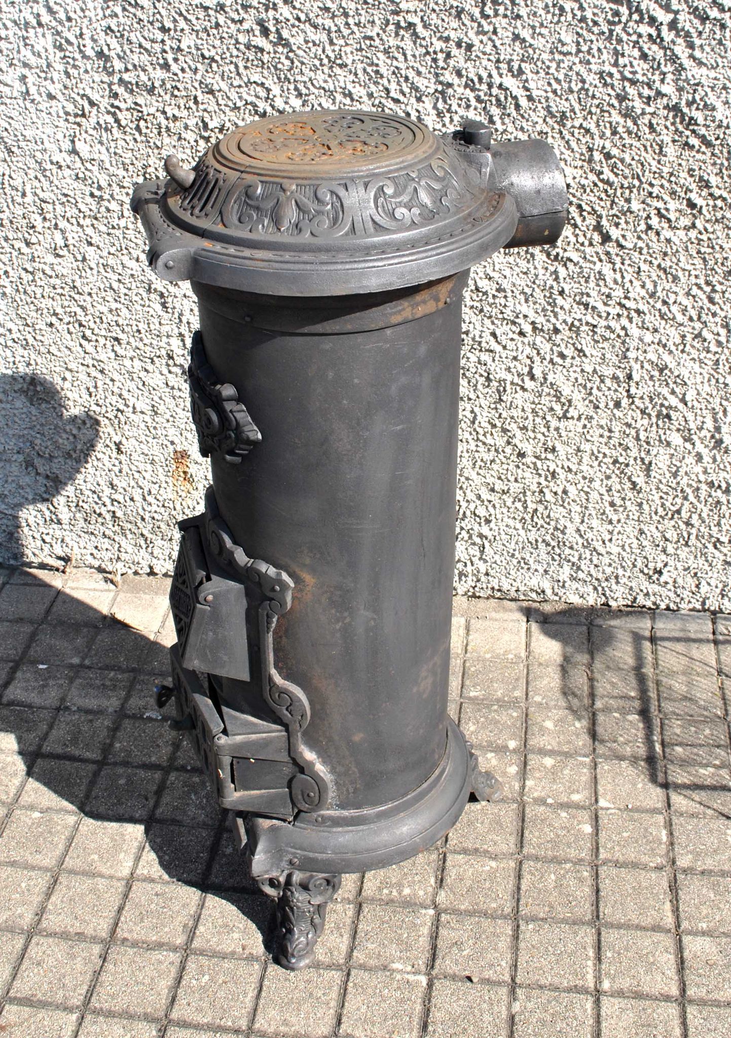 Antique decorative stove in black cast iron Germare charcoal