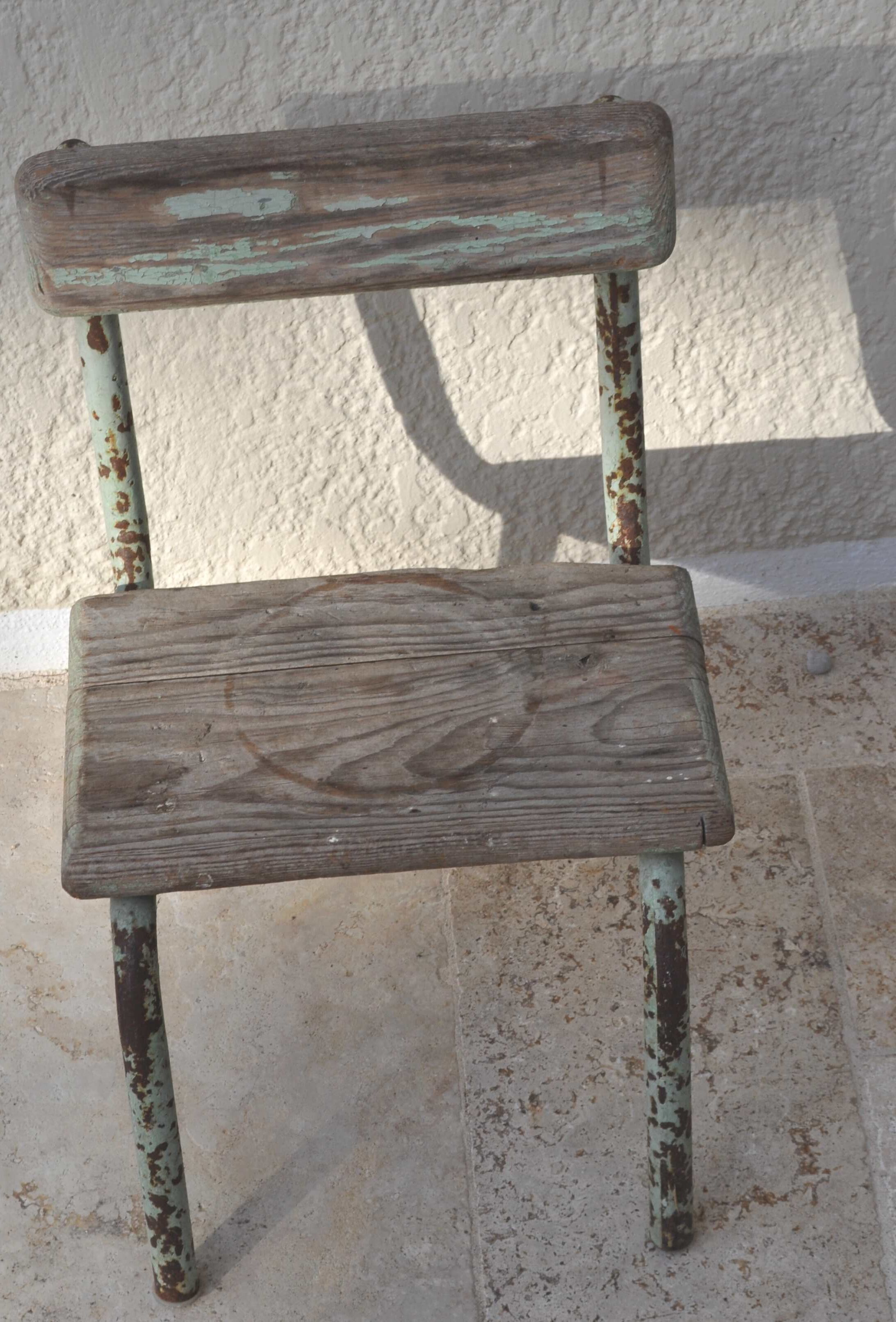 Ancienne chaise de maternelle