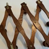 Expandable coat rack