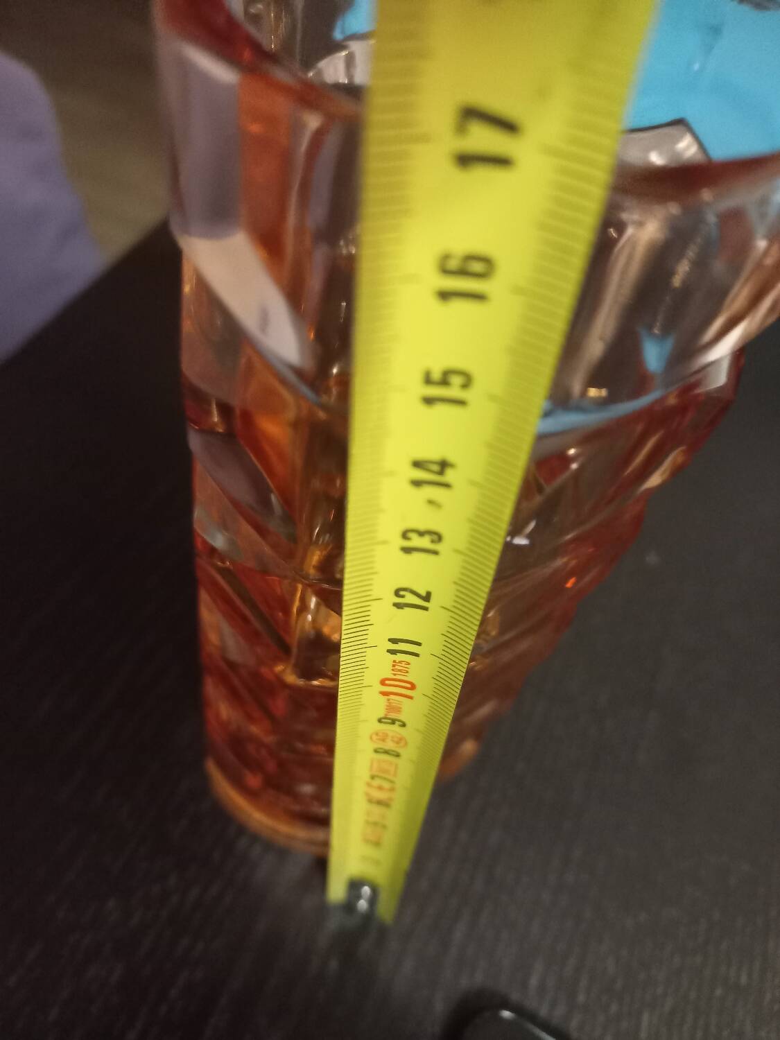 Vase en verre rose