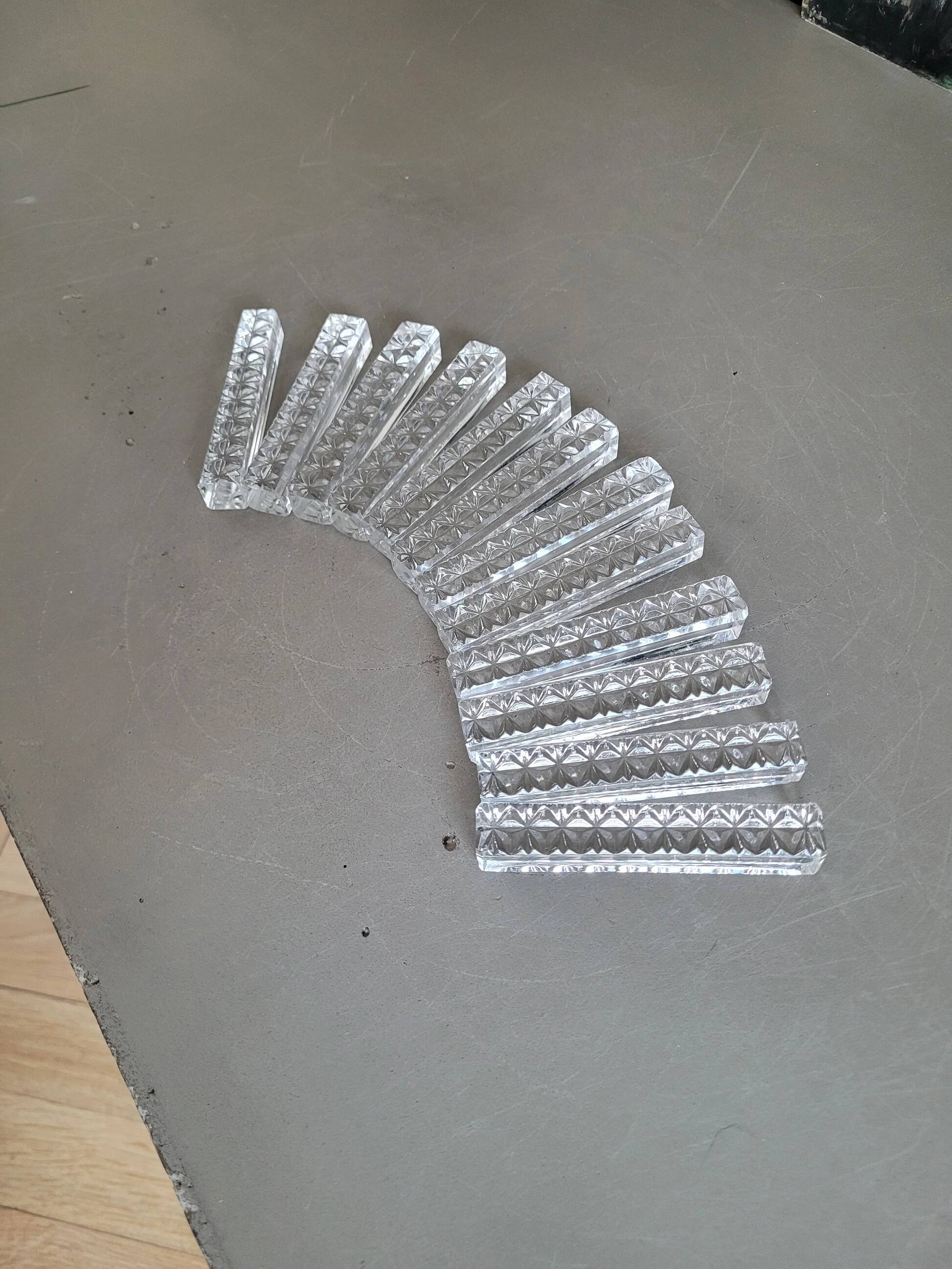 12 faceted glass knife rests