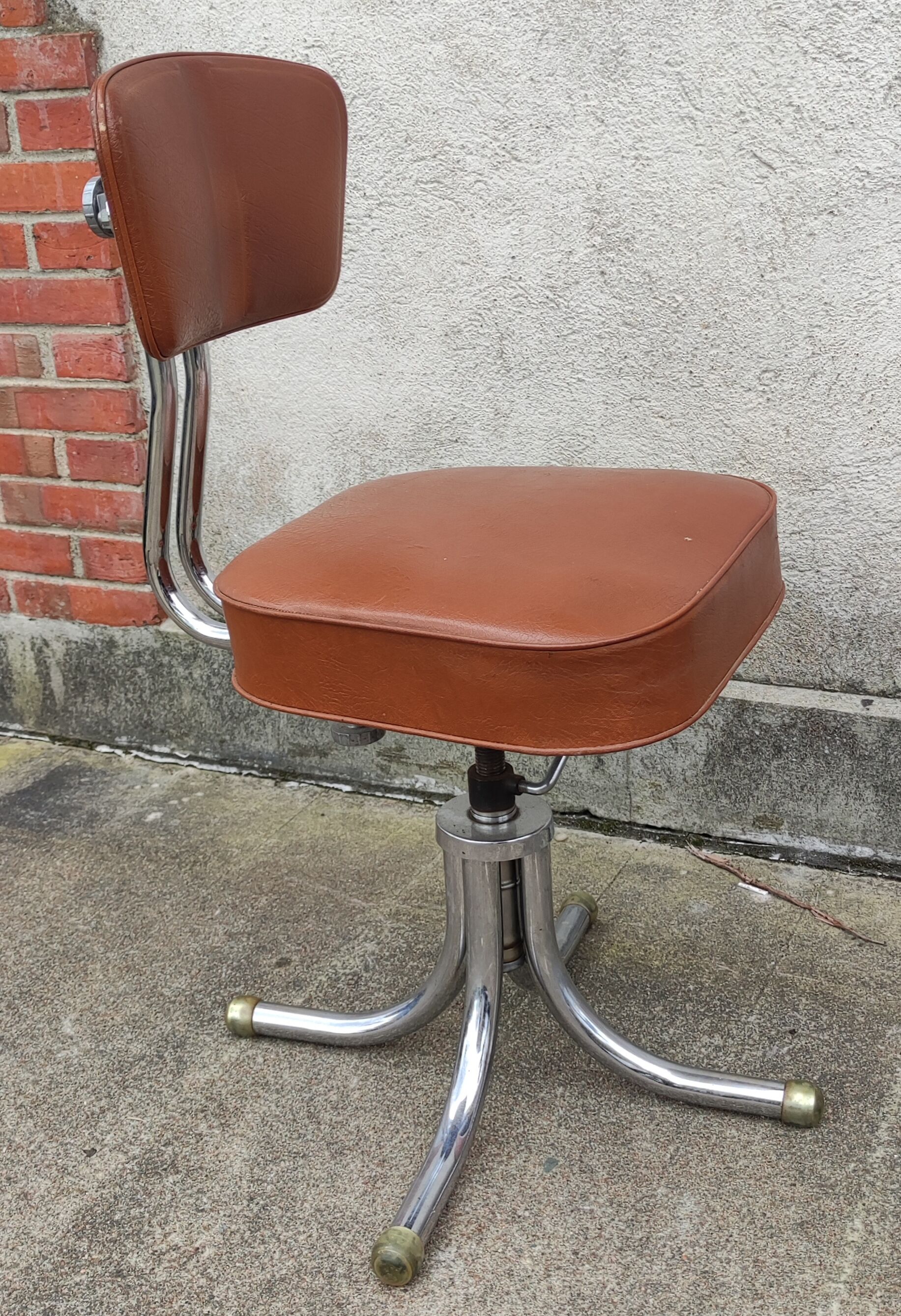 Vintage Chair Flambo Style