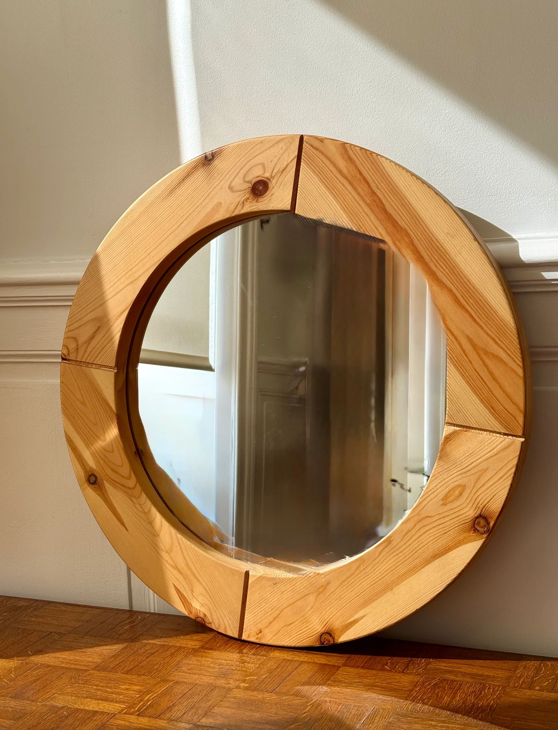 Round mirror in raw wood
