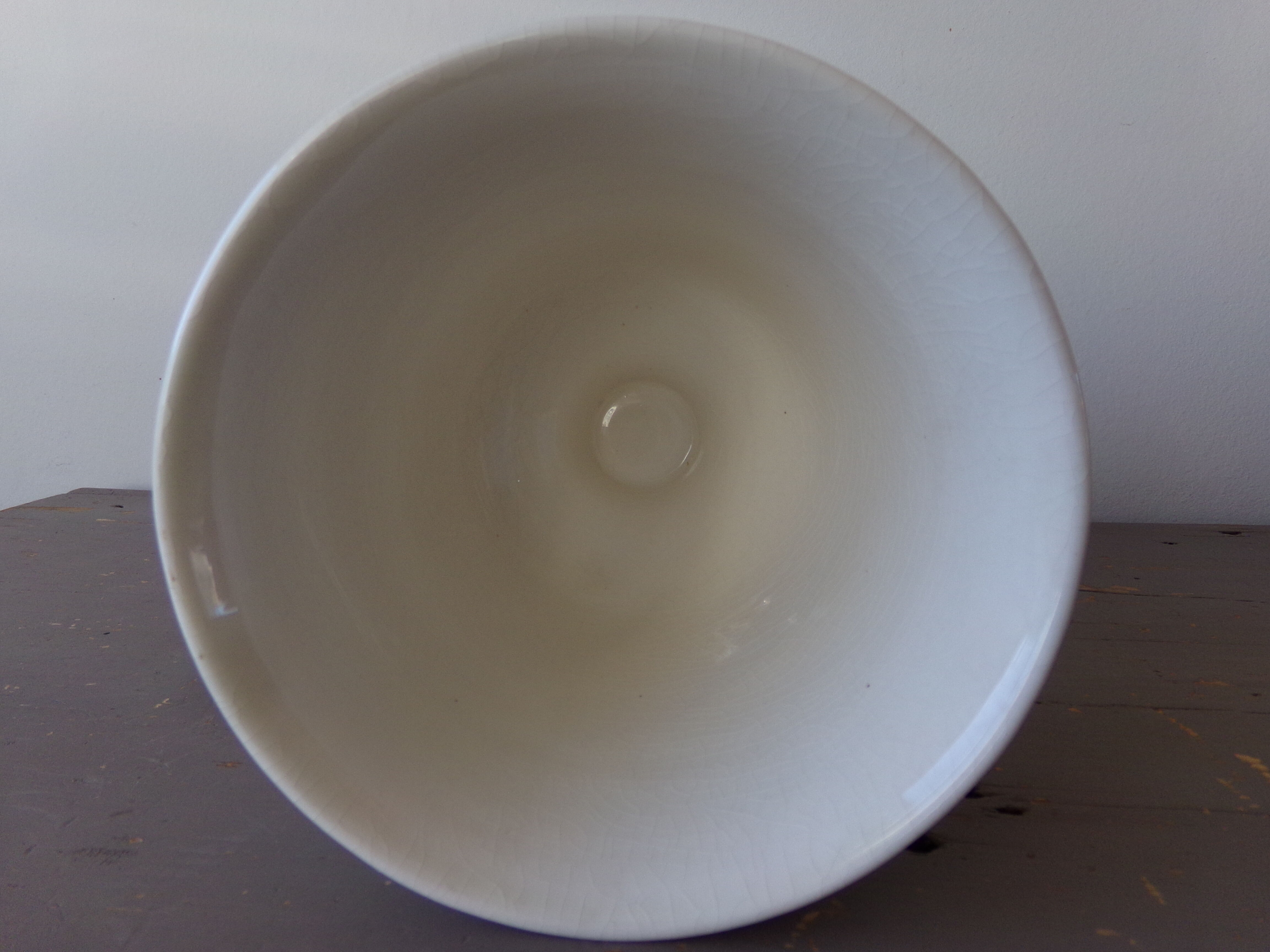 Cracked ceramic standing vase or cup