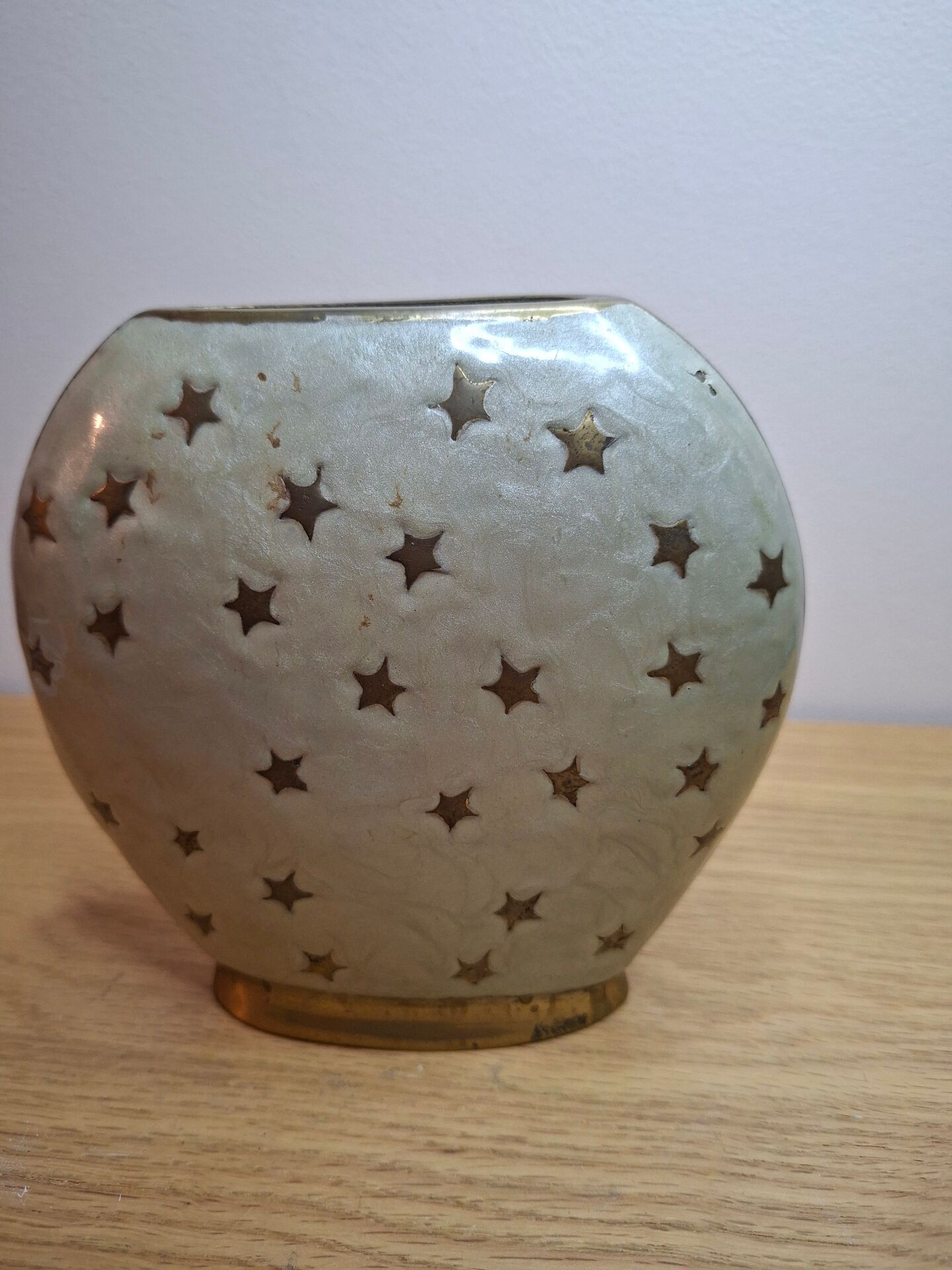 Small vintage soliflore vase in white enamelled brass with golden stars.