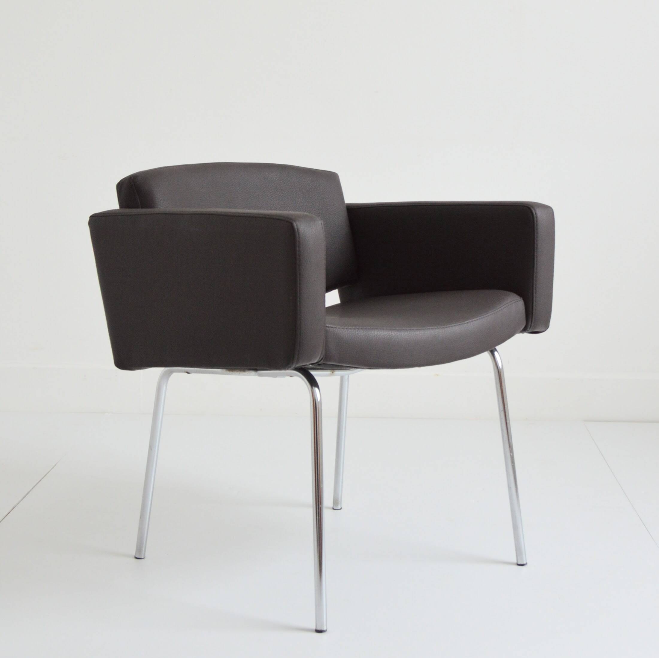Fauteuil « Conseil » de Pierre Guariche pour Meurop 1960s ( 1 / 2 )