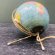 Globe terrestre lumineux ancien