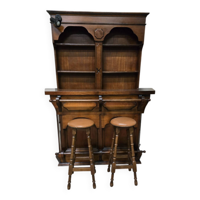 Meuble bar en bois massif avec étagères et deux tabourets