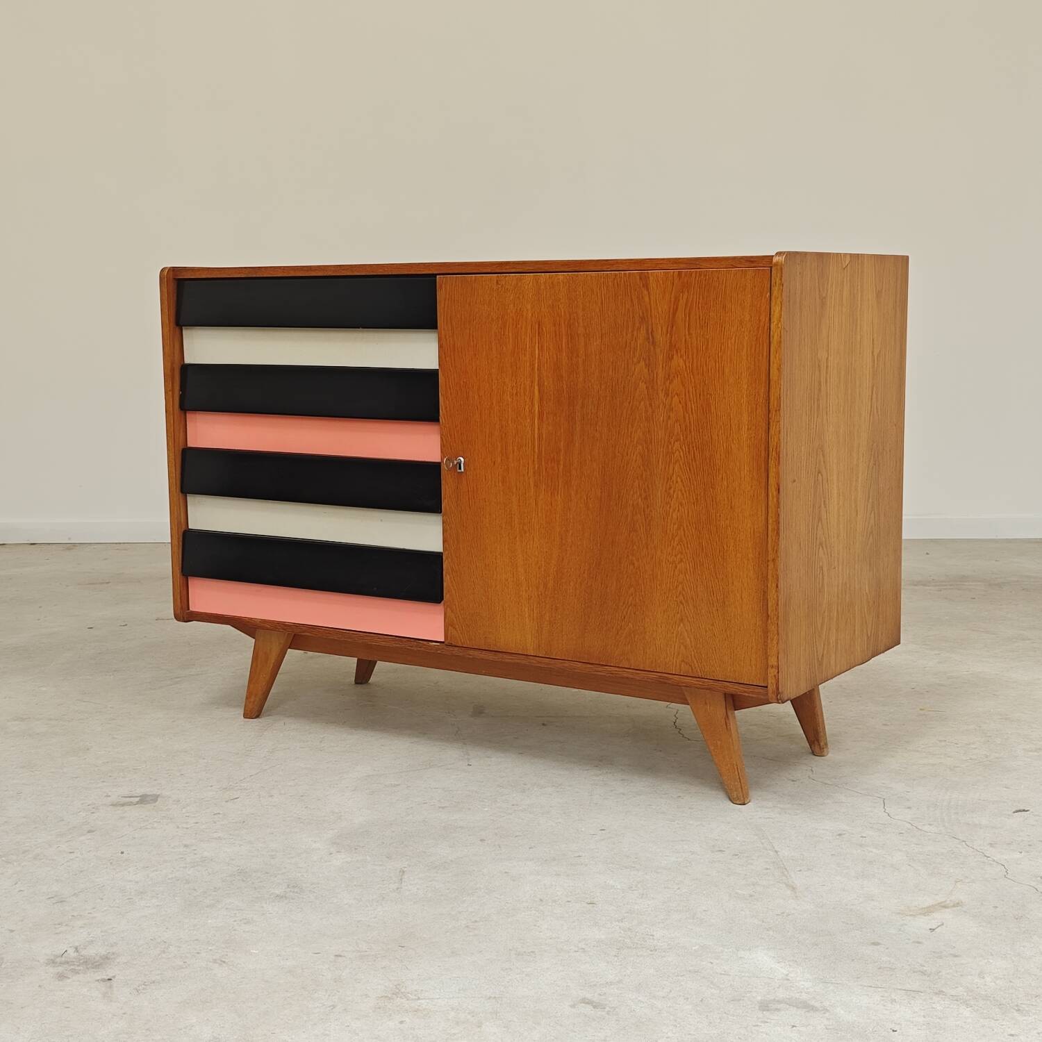 U-458 pink sideboard by Jiri Jiroutek for Interier Praha 1960