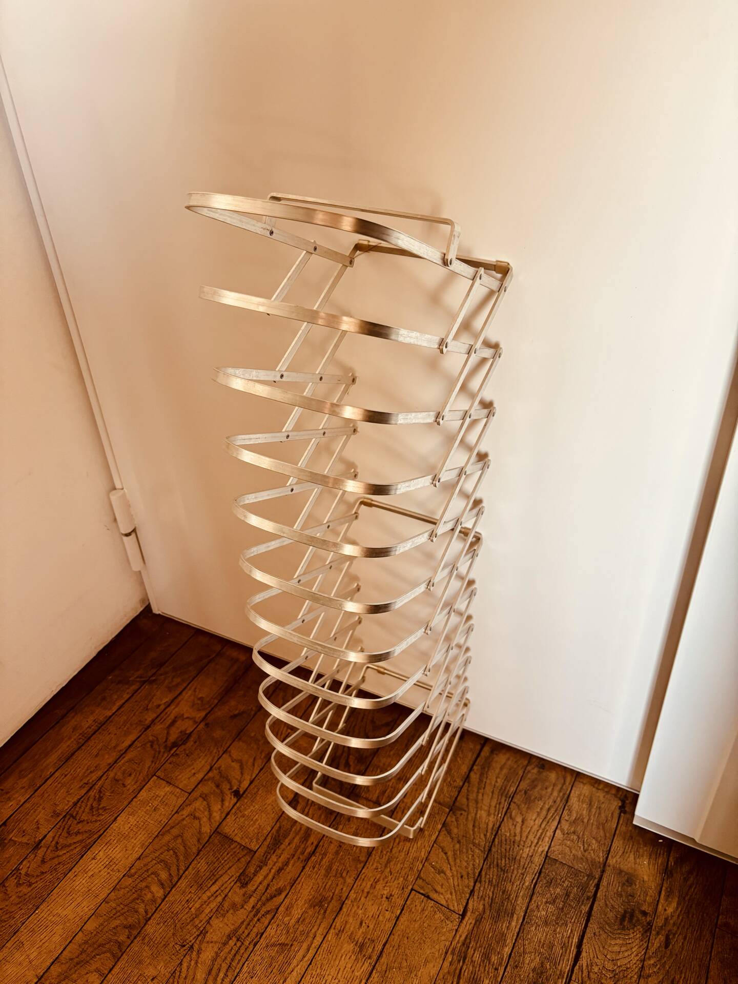 Porte-revues, vinyles extensible Radius design Collater aluminium