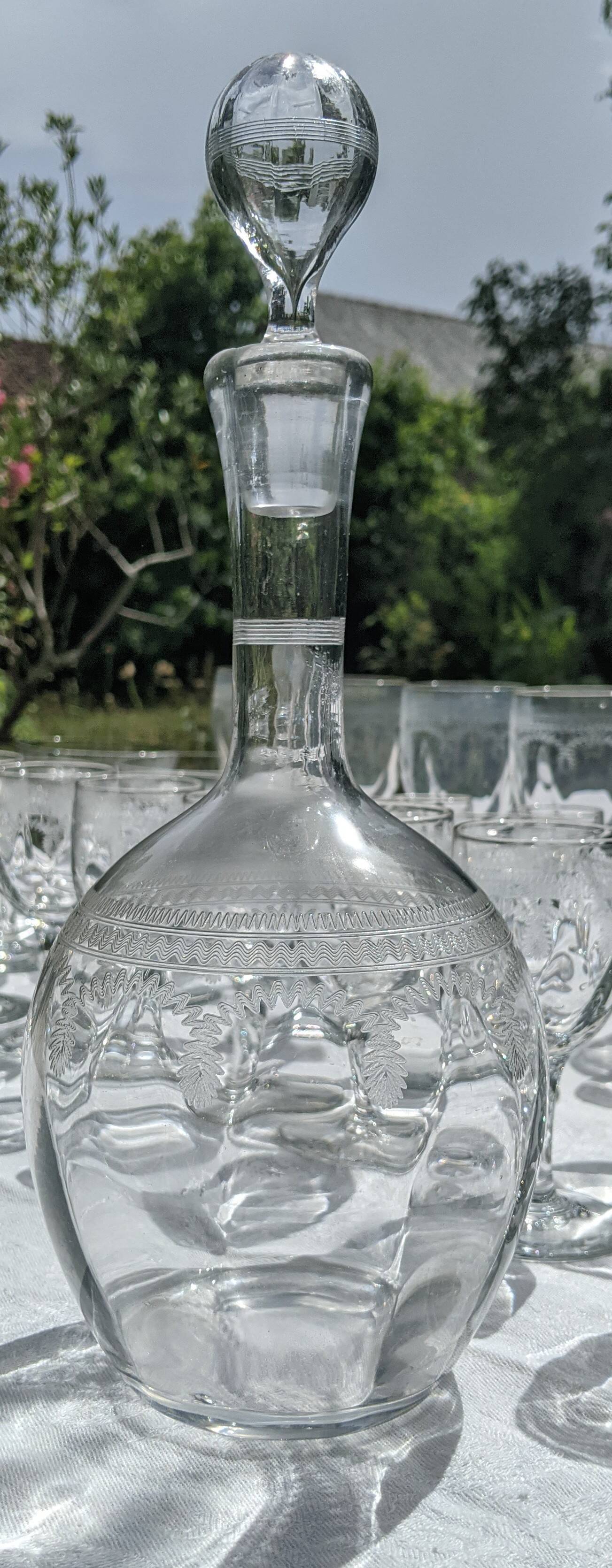 Belle Epoque. Verre souflé gravé. Service 40 pièces.