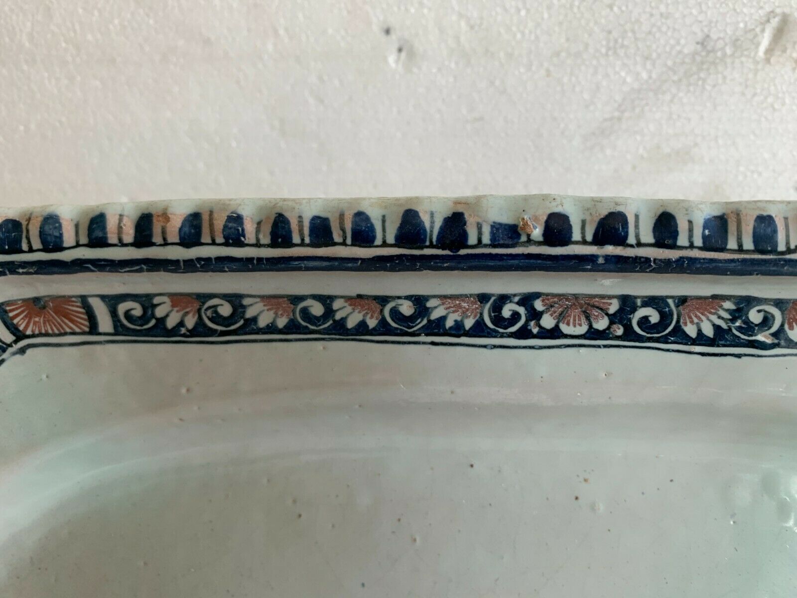 Plat de présentation Faïence polychrome de Rouen XVIII siècle