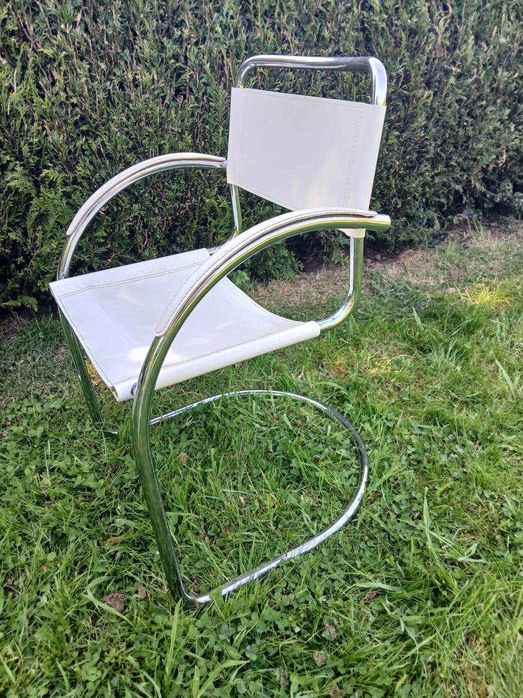 Set of 4 armchairs attributed to Mart Stam.