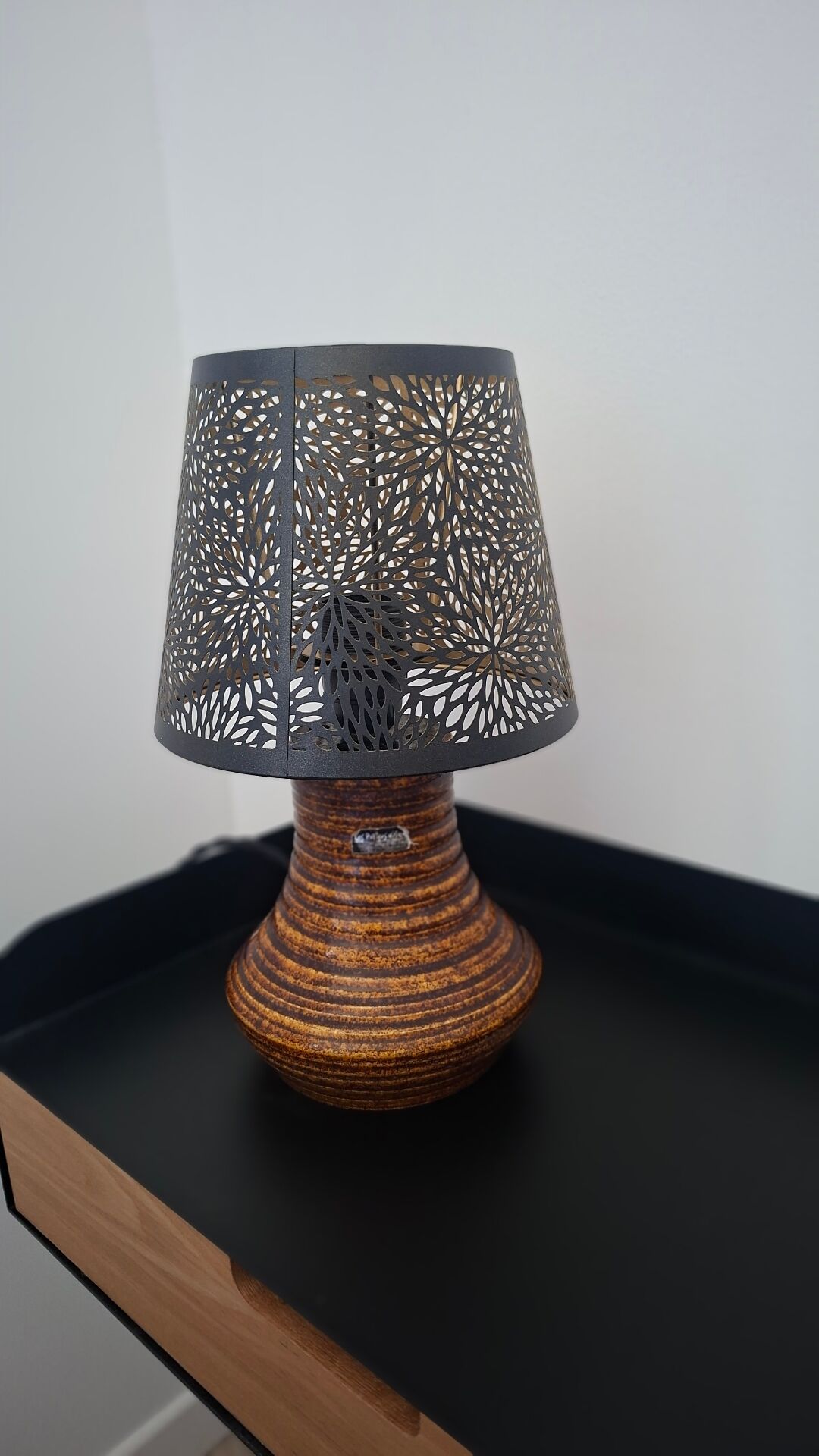 Accolay lamp with shade