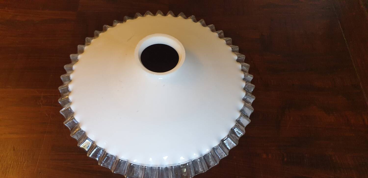 Serrated opaline lampshade