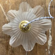 Suspension lamp opaline flower
