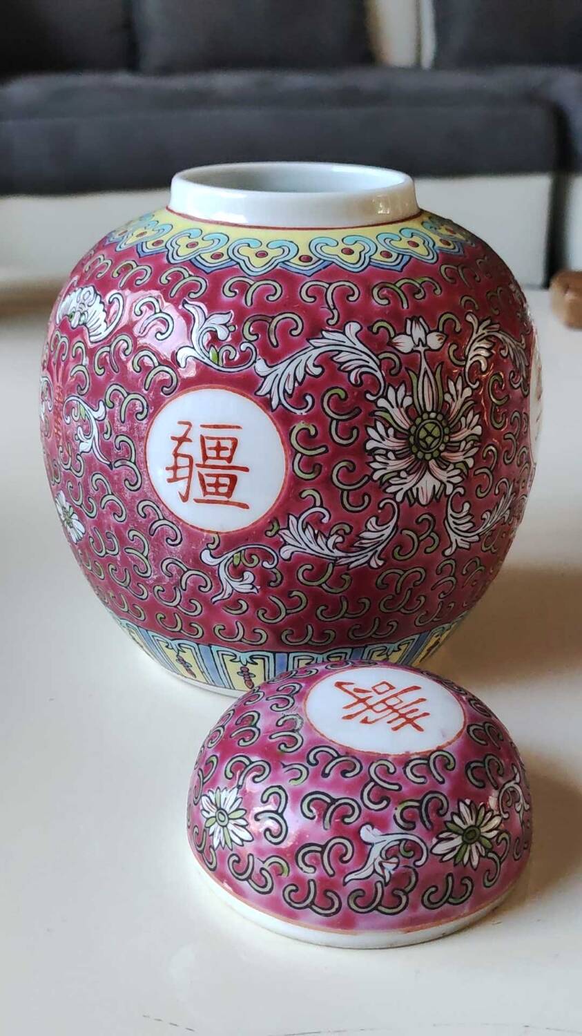 Vase with lid/Tea pot/Ginger Famille Rose, Mun Shou Rose longevity