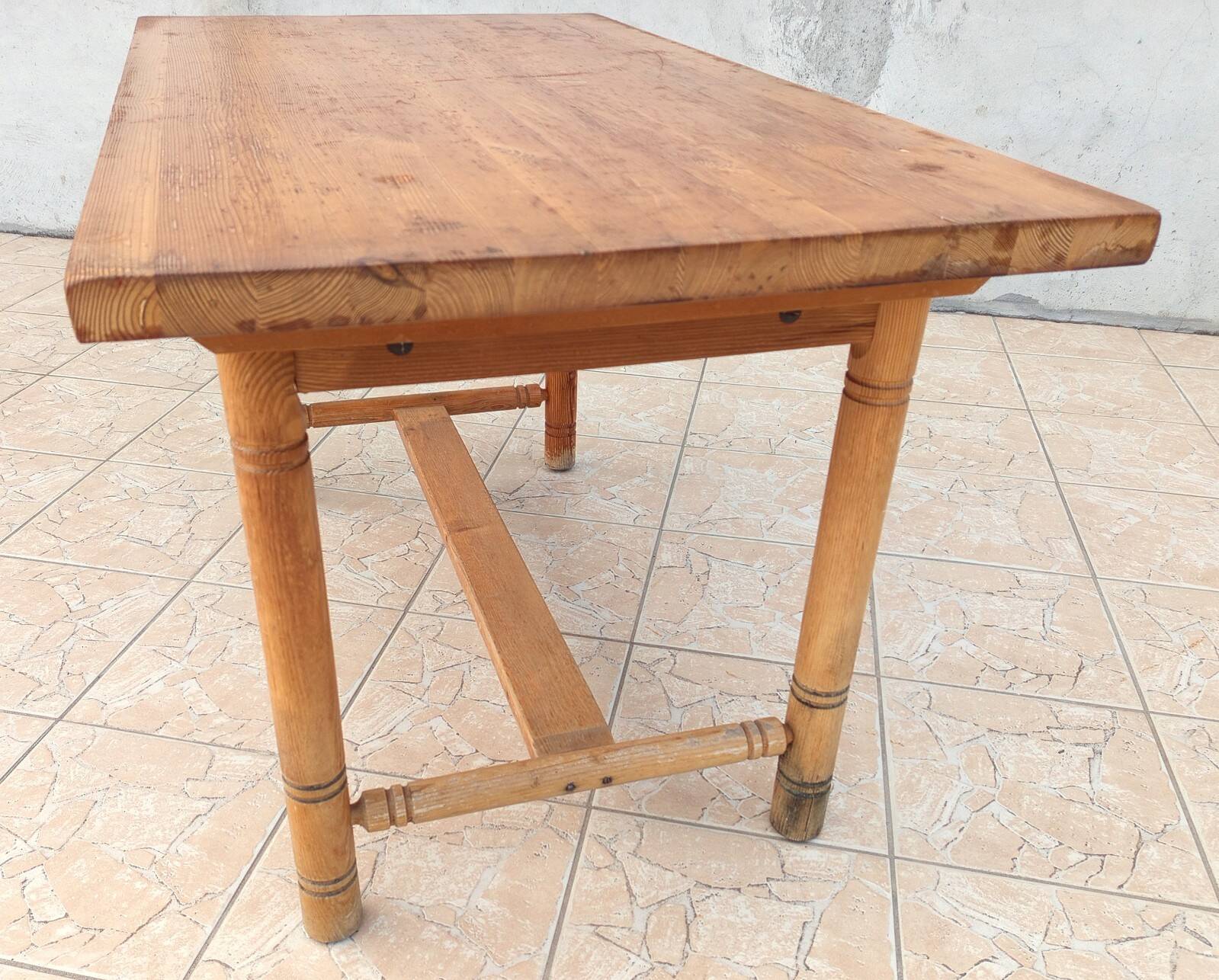 Vintage table in solid pine
