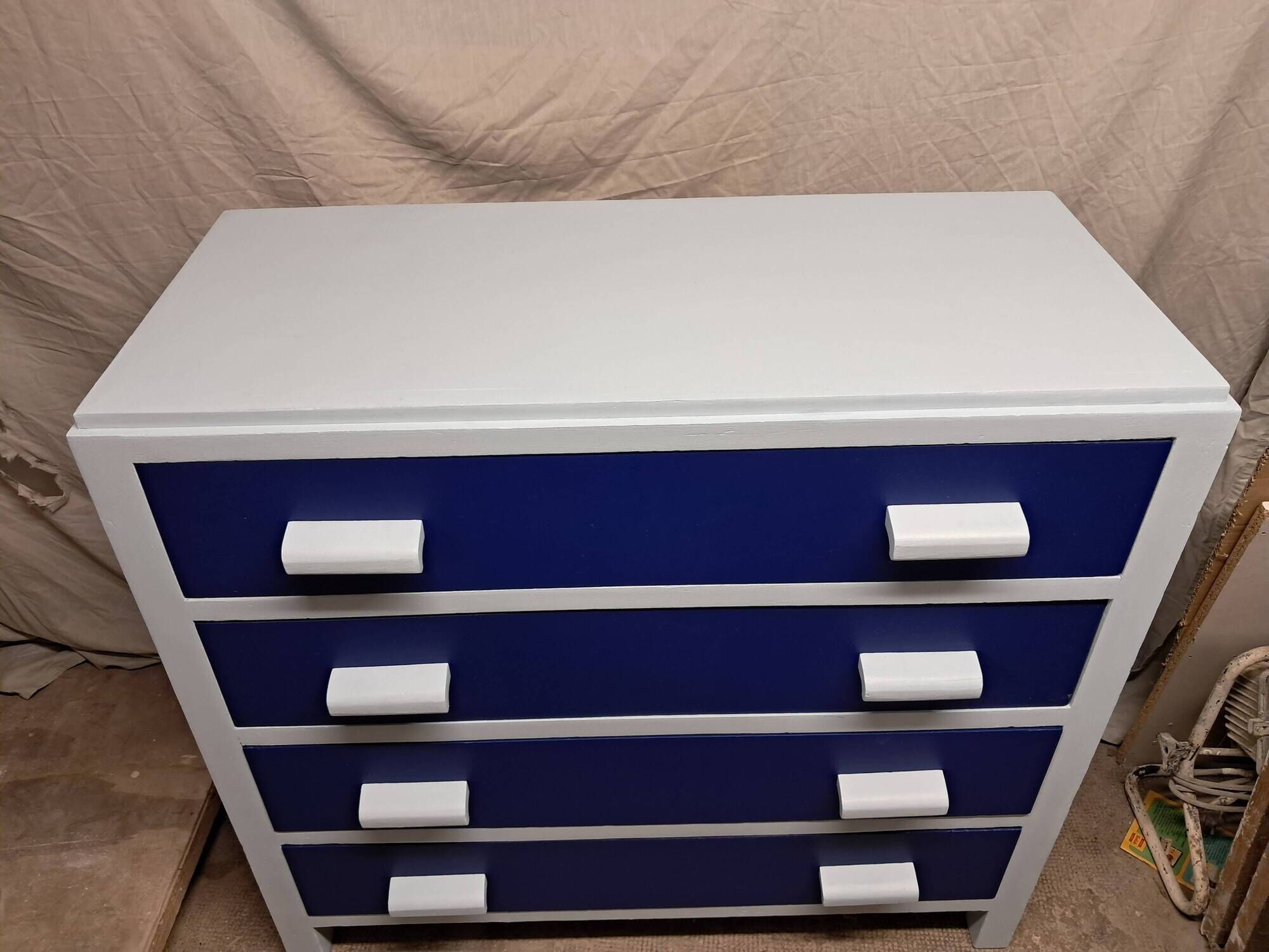 Chest of drawers with 4 drawers