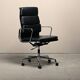 Chaise de bureau Charles & Ray Eames EA219 en chrome et cuir noir, Vitra