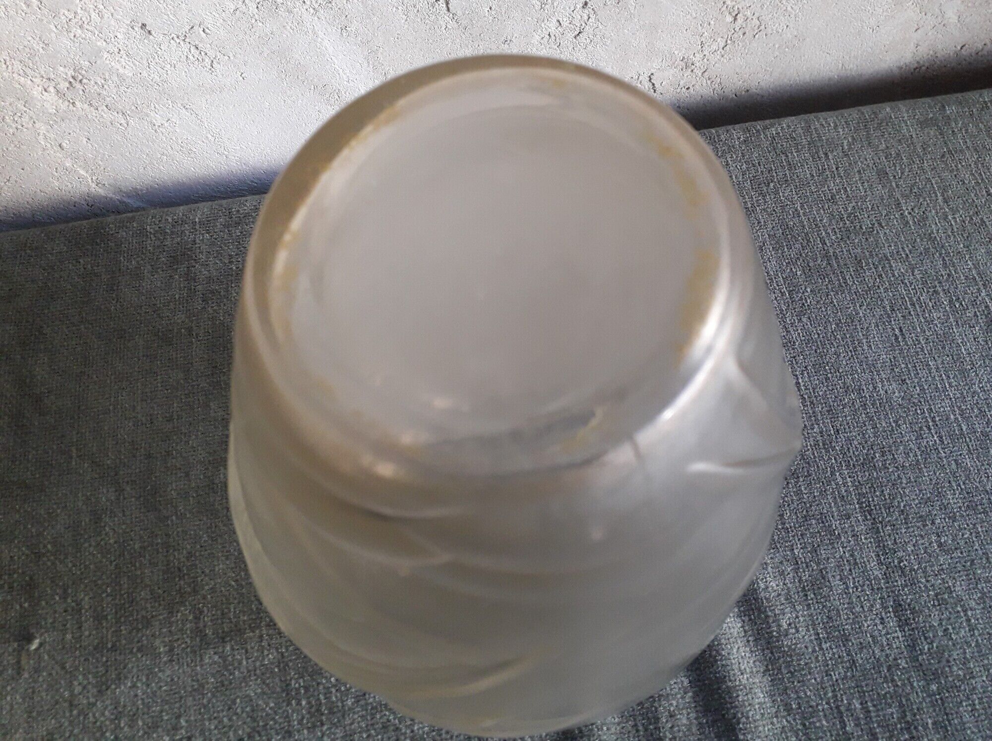 Art Deco vase in molded glass with swallow decorations