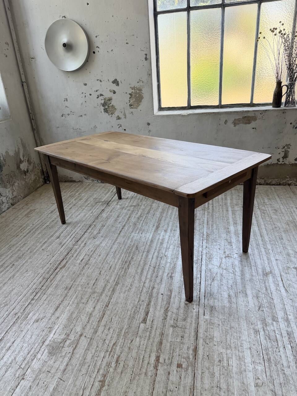 Table de ferme noyer pieds fuseaux 1950