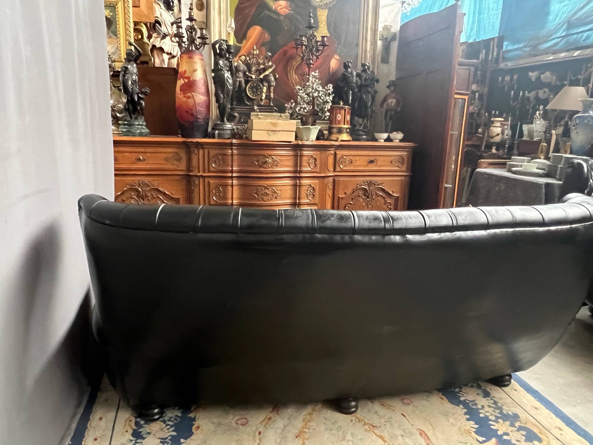 Canapé Chesterfield. Cuir.