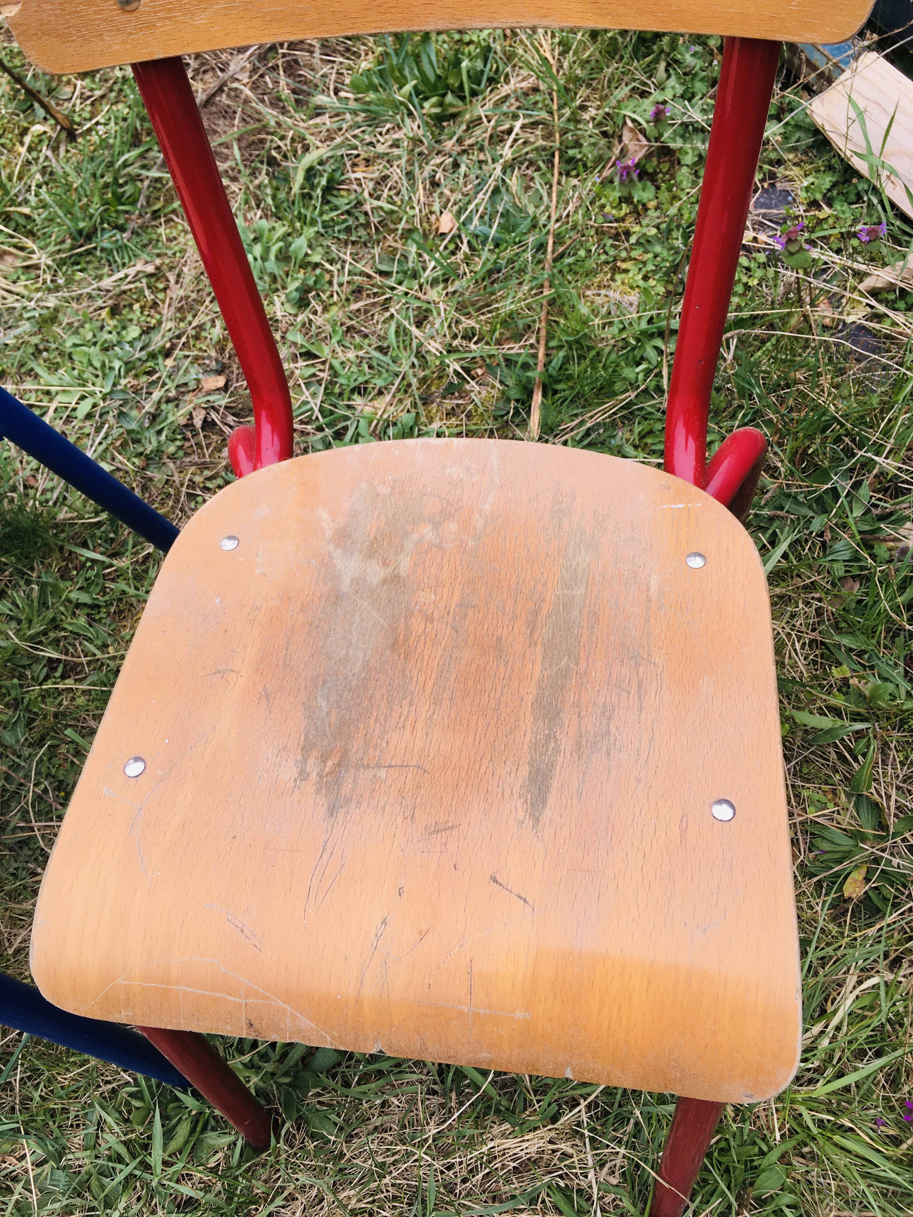 Set of 5 school chairs years '70 in red and blue