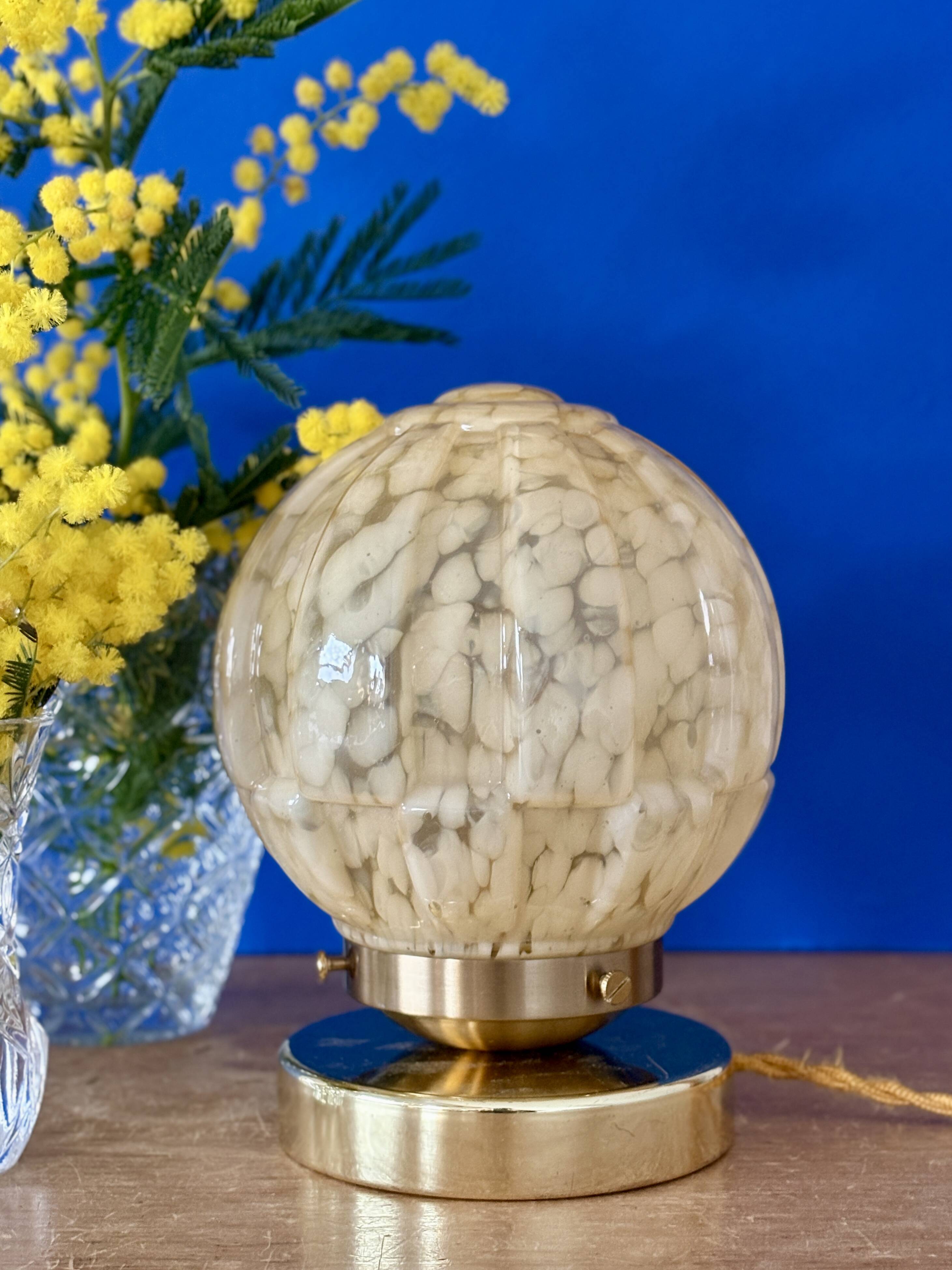 Beautiful table lamp, vintage Art Deco glass globe from Clichy in pink. Diameter