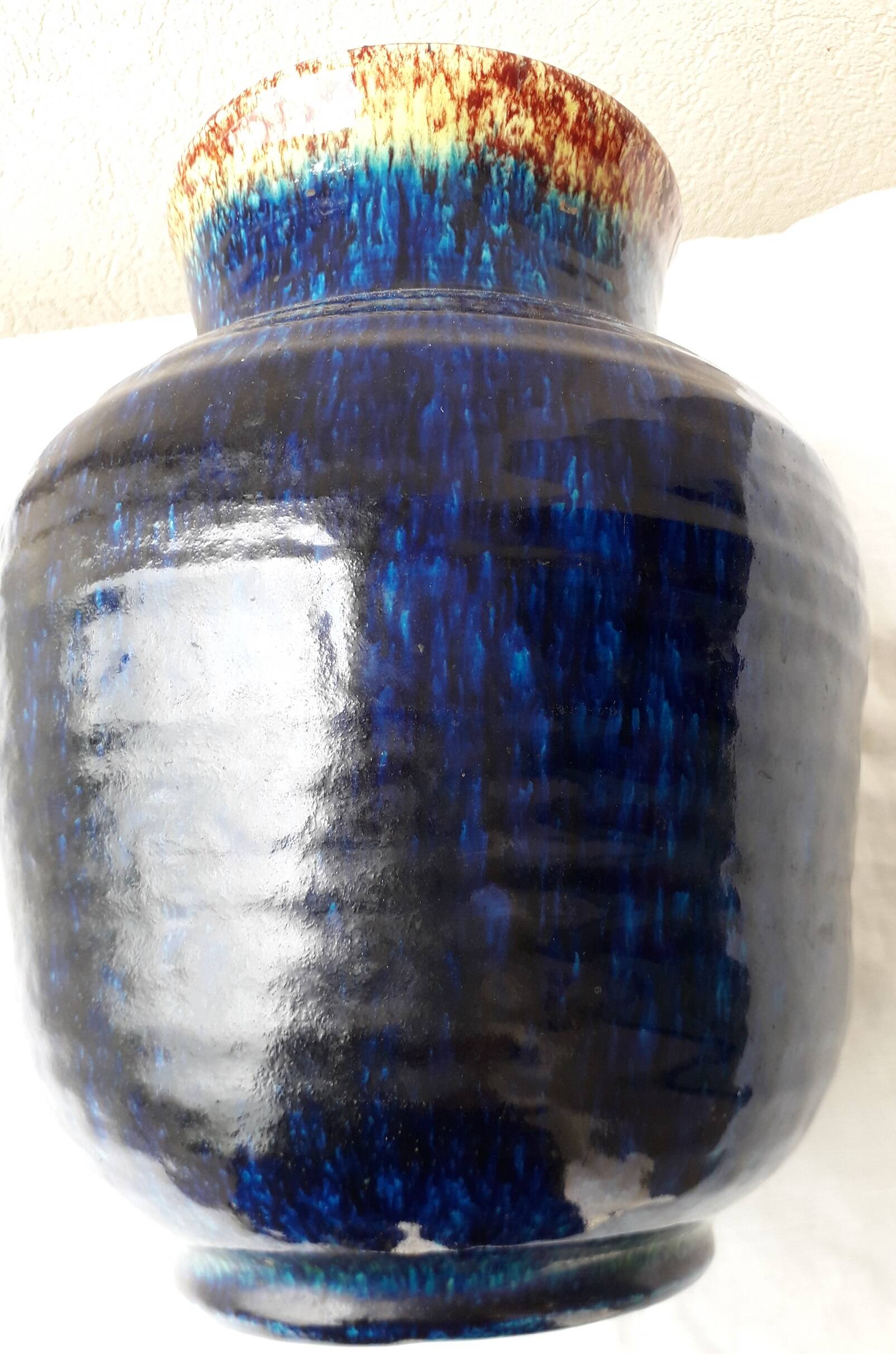 Accolay ceramic vase