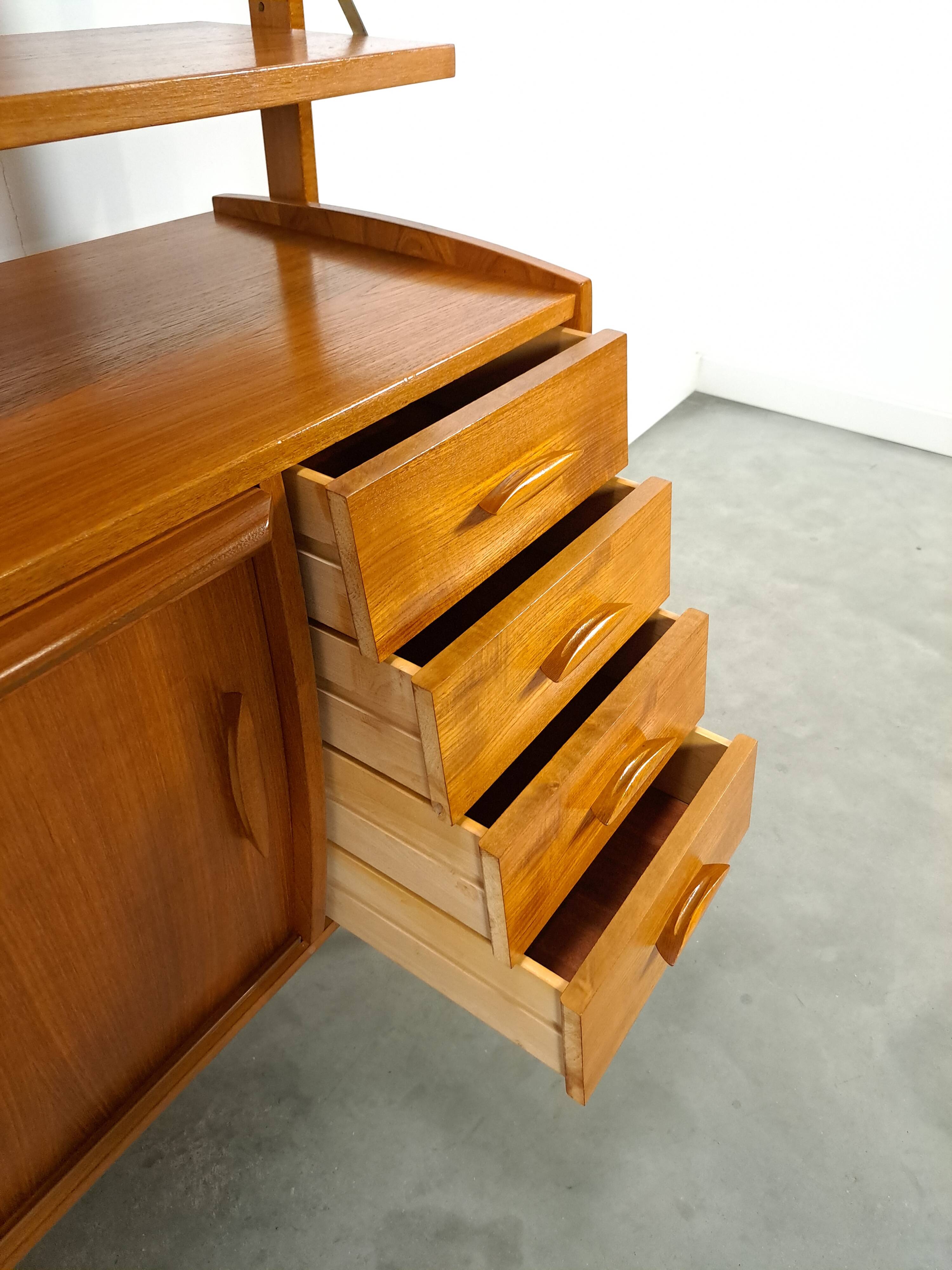 Meuble mural scandinave en teck avec étagères, tiroir et bureau