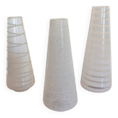 Trio de tulipes coniques en verre satiné, années 60