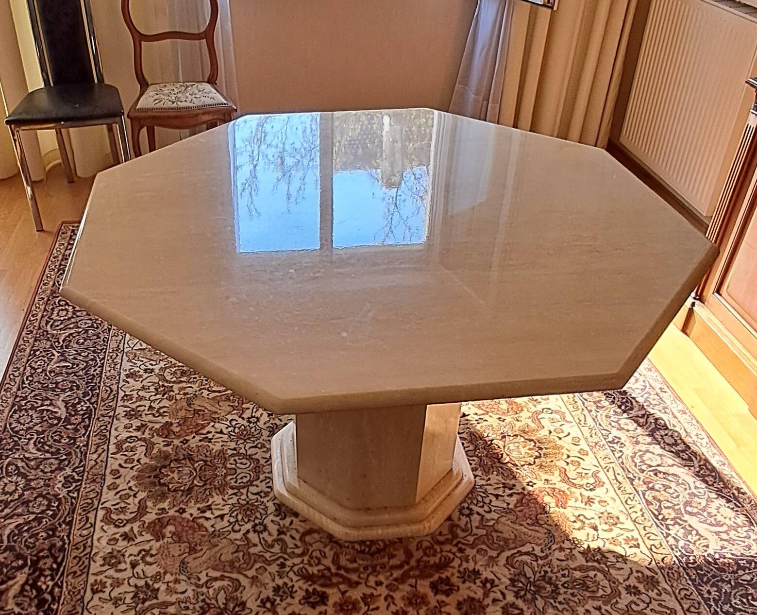 Dining table in travertine from the 1970s/1980s.