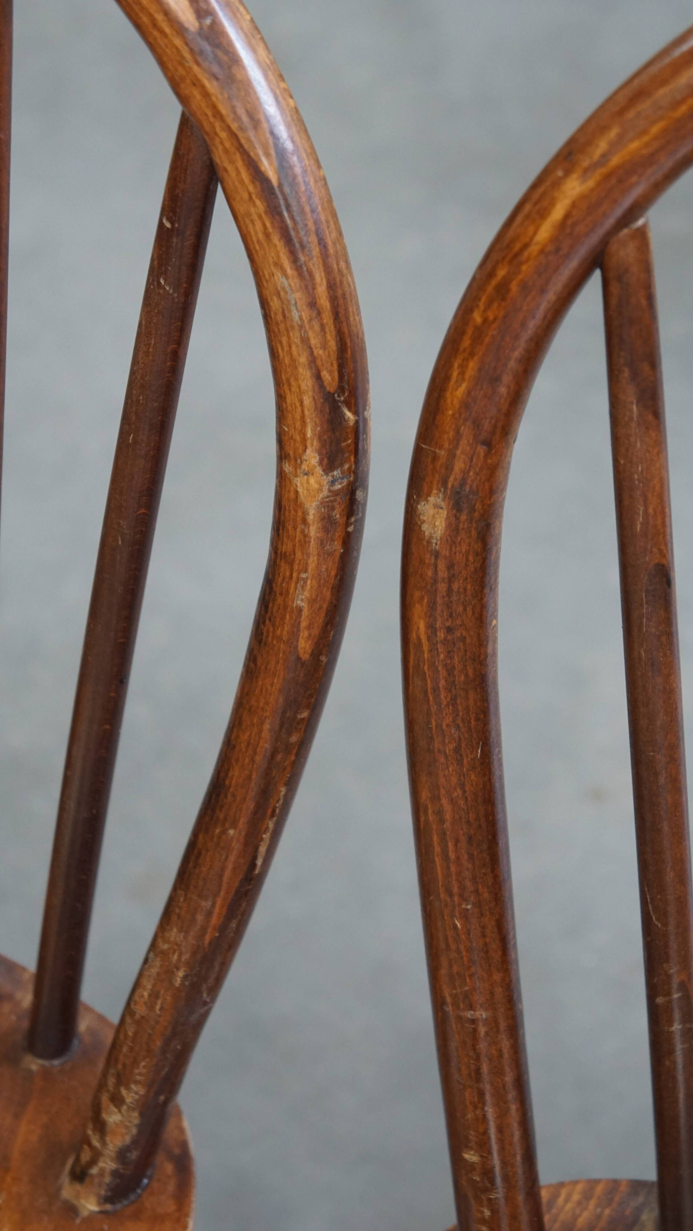 Ensemble de 8 chaises Windsor vintage en bois à dossier fuseau des années 1970