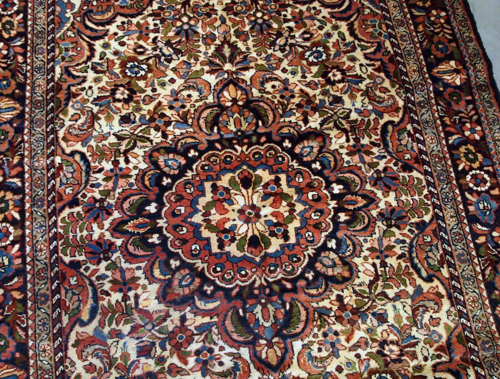 Handmade antique Persian Sarouk rug 3.1' x 5.2' (94cm x 158cm) 1900s
