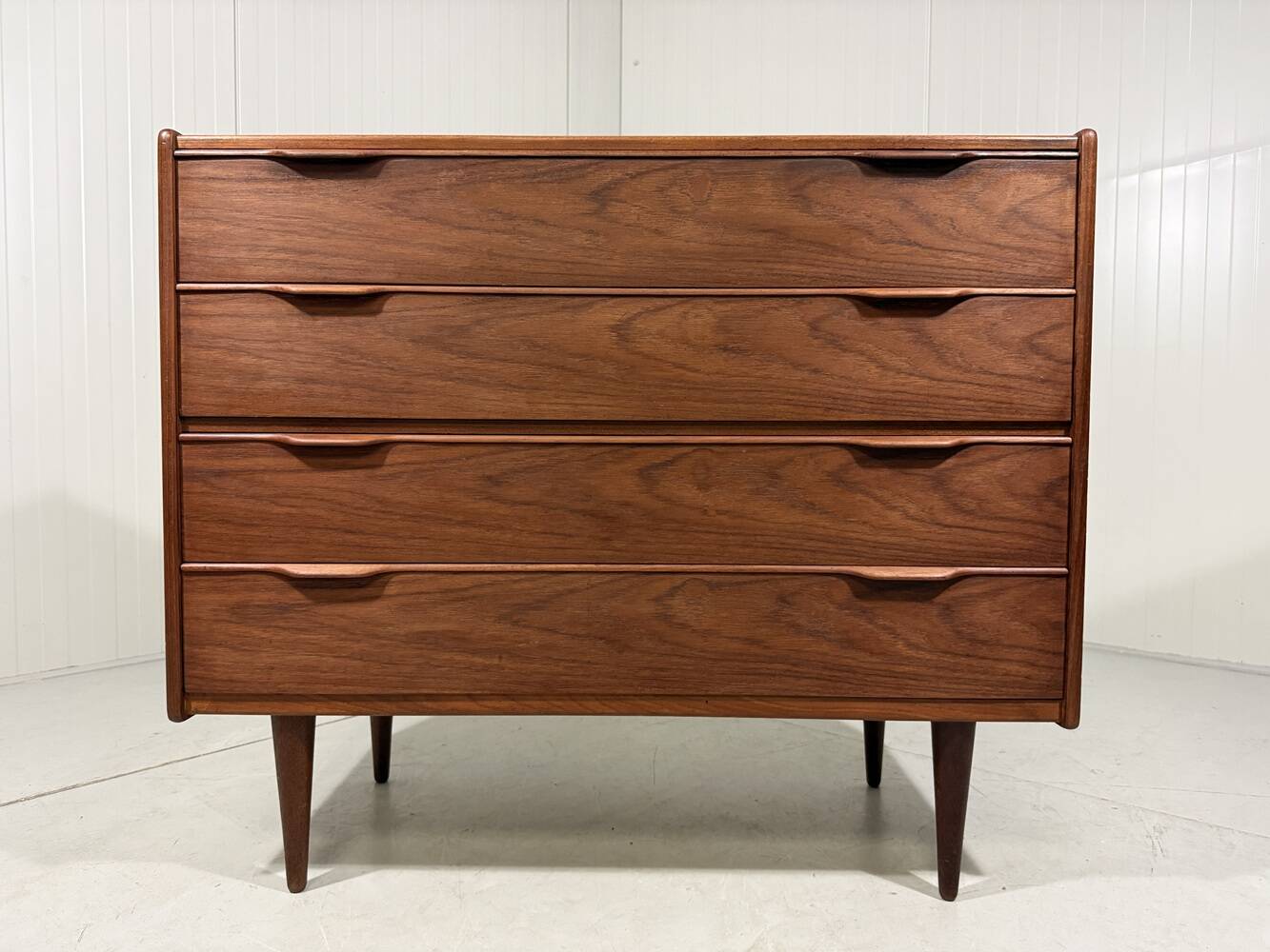 Commode en teck par Henning Jørgensen pour Fredericia Danemark